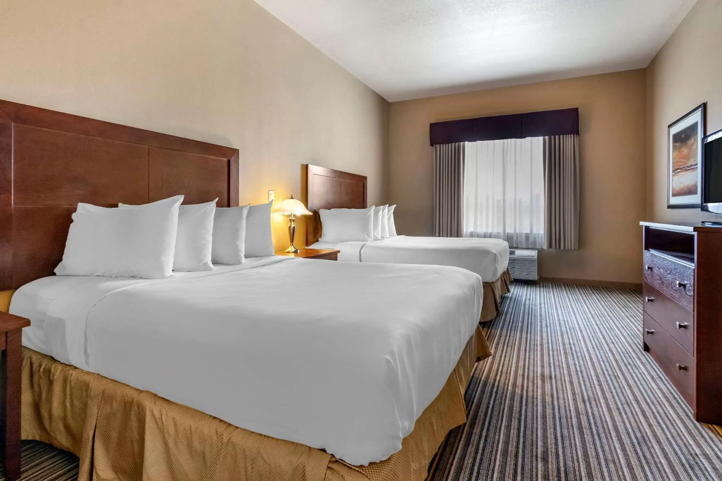 Photo of the whole room, Bed in Quality Inn & Suites