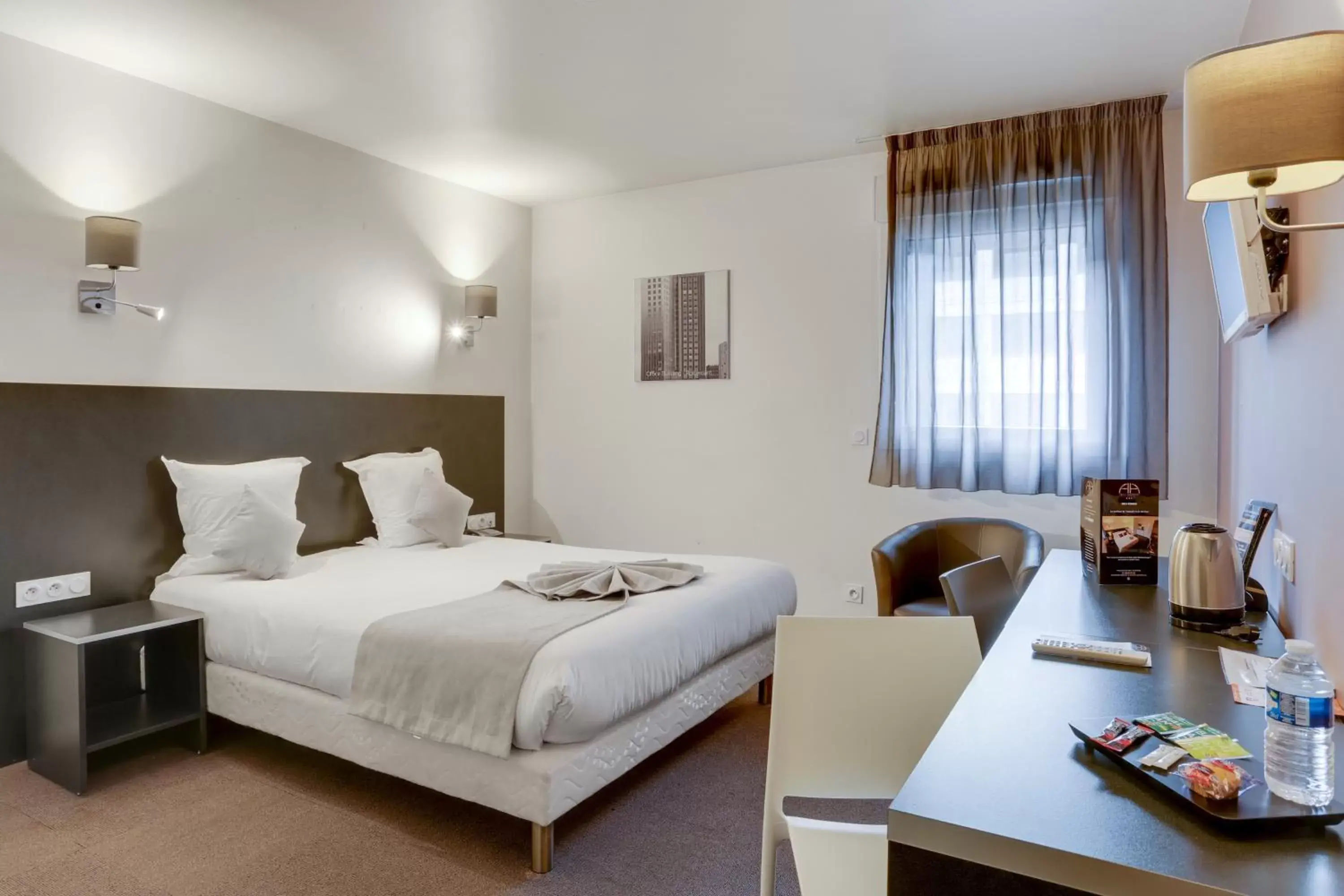 Photo of the whole room, Bed in All Suites Appart Hôtel Aéroport Paris Orly – Rungis