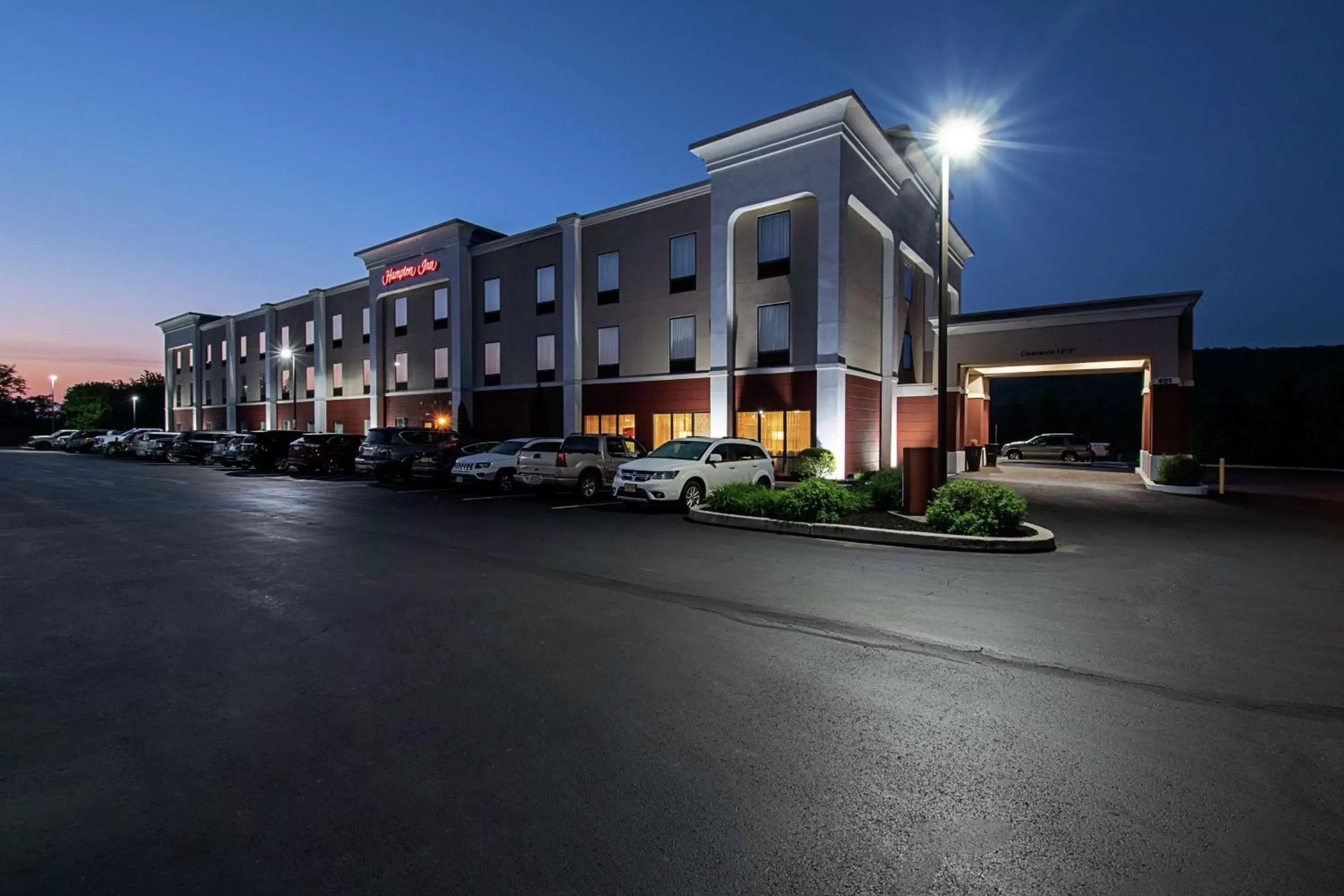 Property Building in Hampton Inn Pine Grove