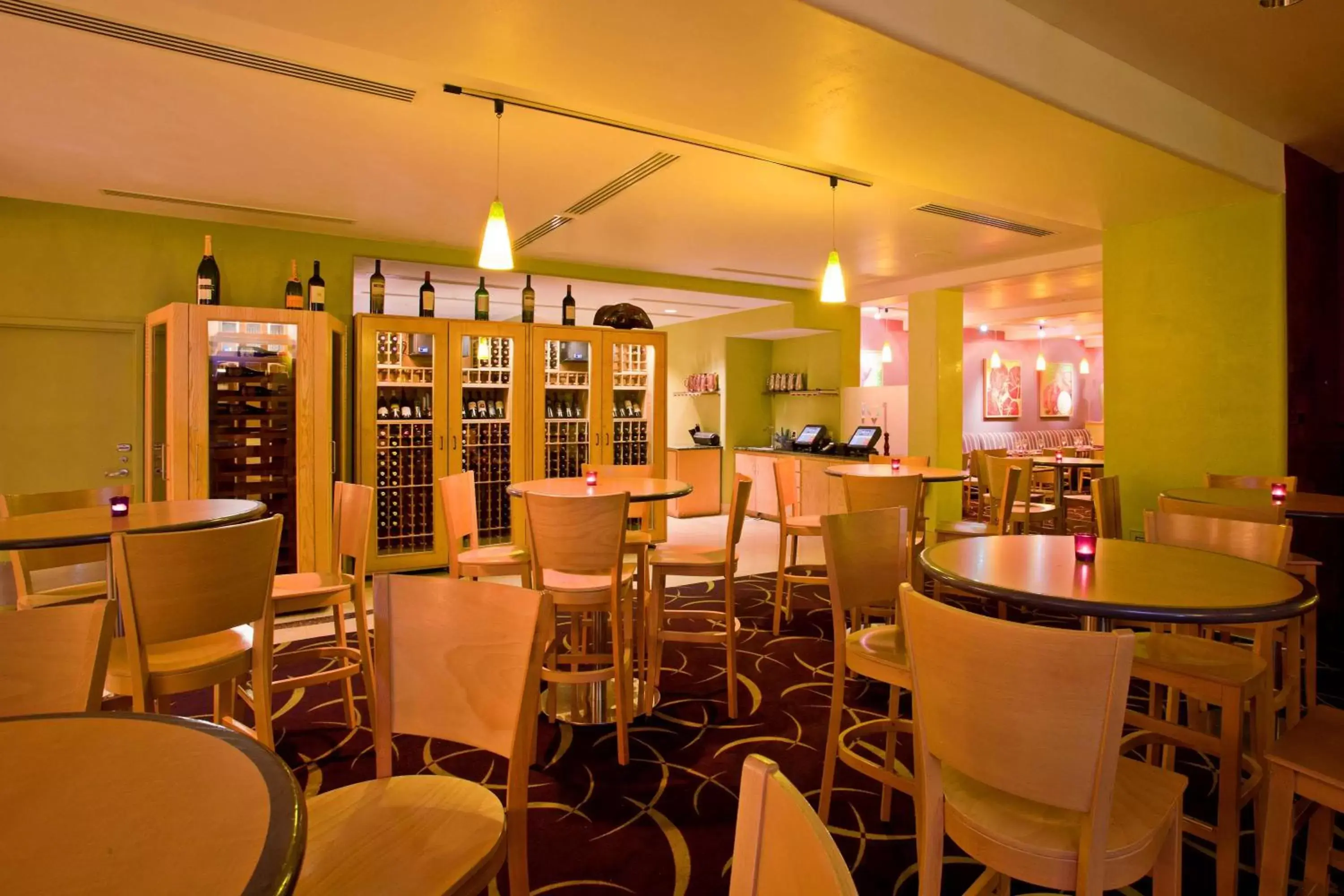 Lounge or bar, Restaurant/Places to Eat in Radisson Hotel Yuma