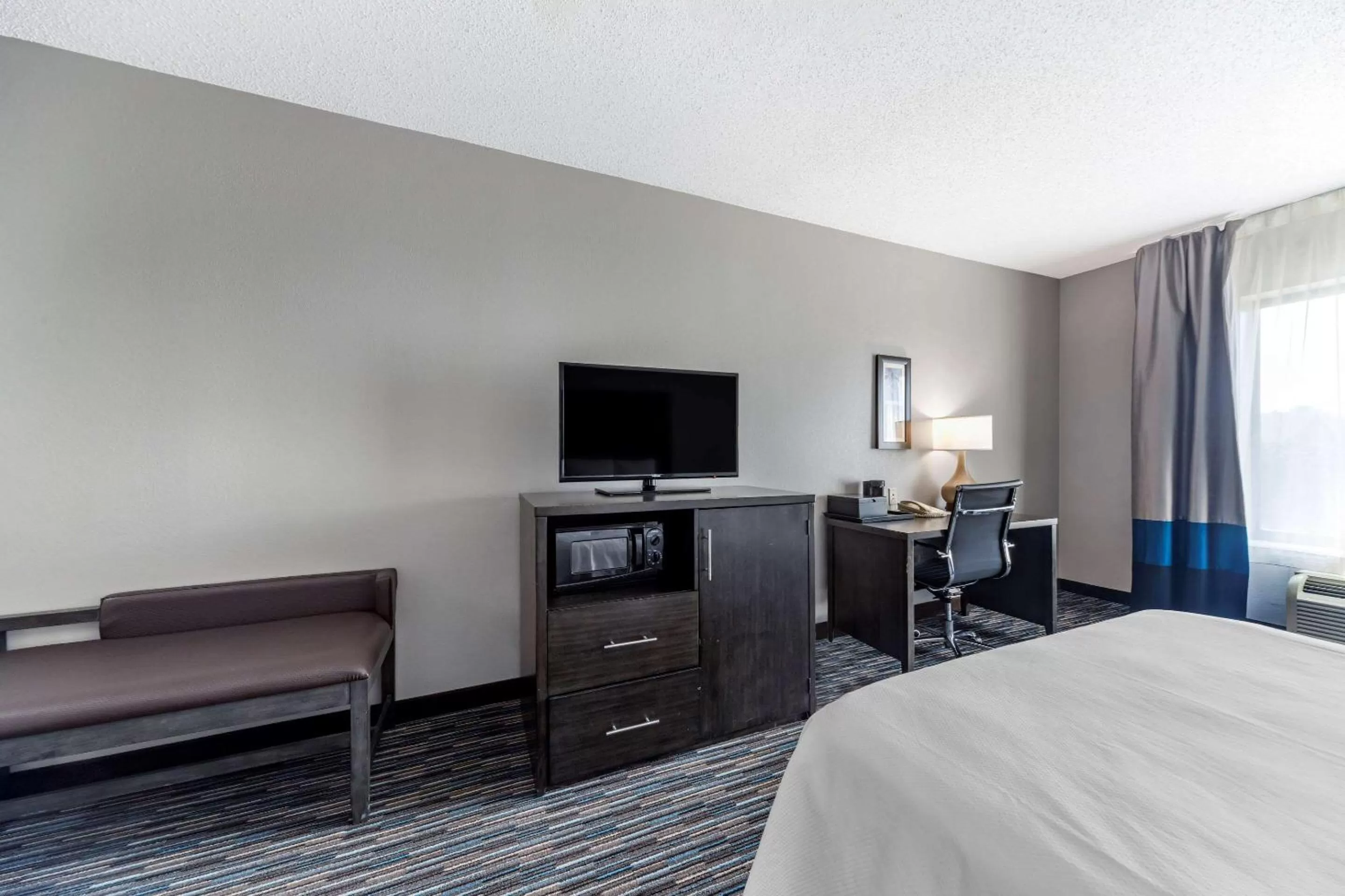 Photo of the whole room, TV/Entertainment Center in Comfort Inn and Suites Quail Springs