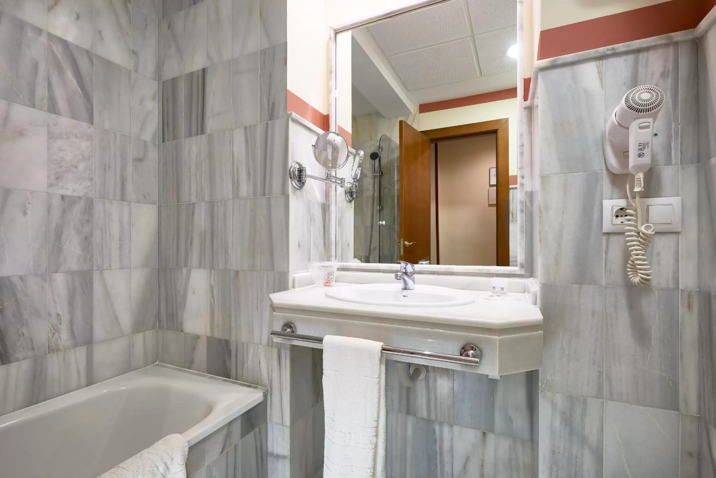 Bathroom in Hotel Murillo