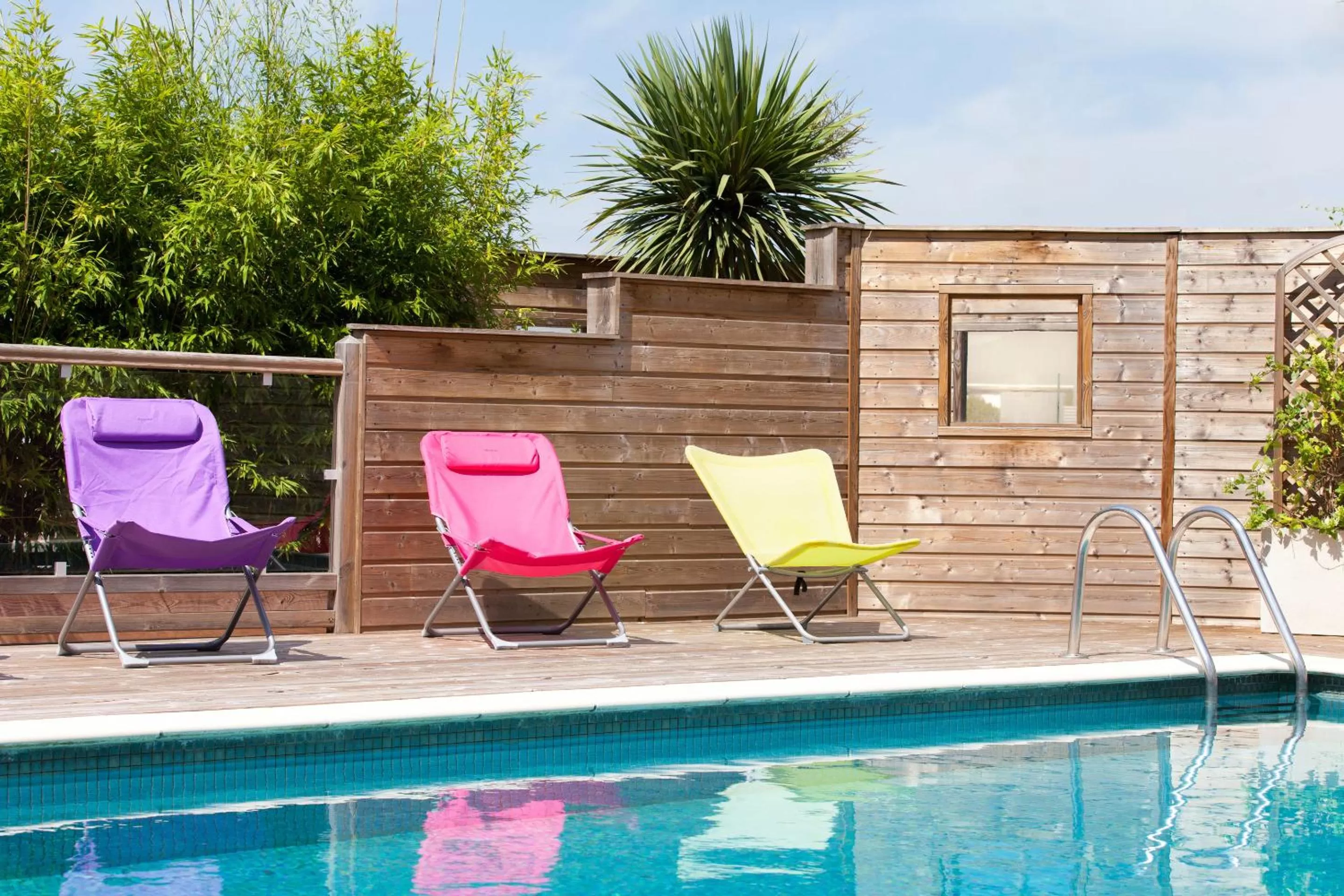 Swimming pool in Best Western Hotel Le Bordeaux Sud