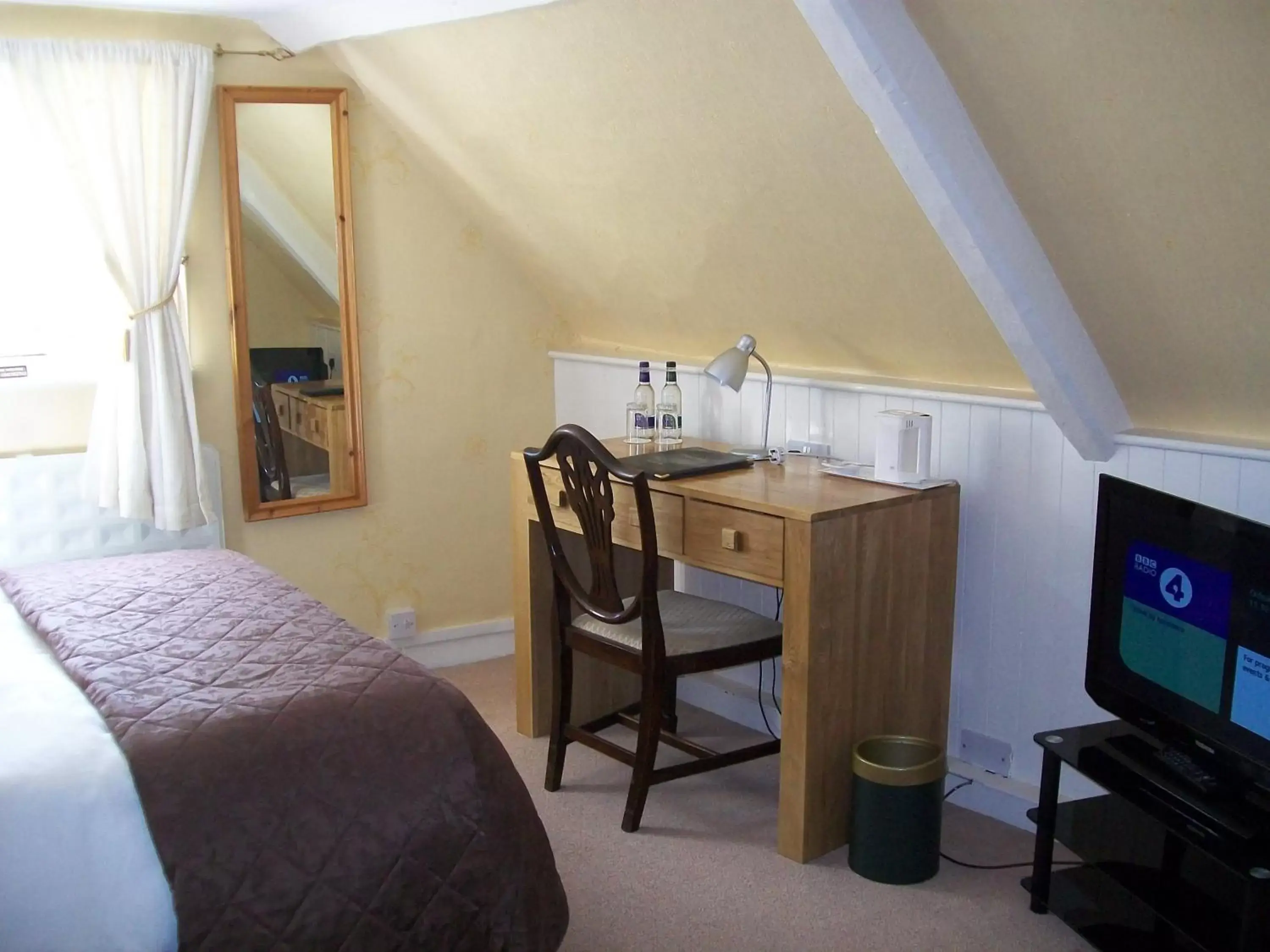 Seating area, TV/Entertainment Center in Chapel House