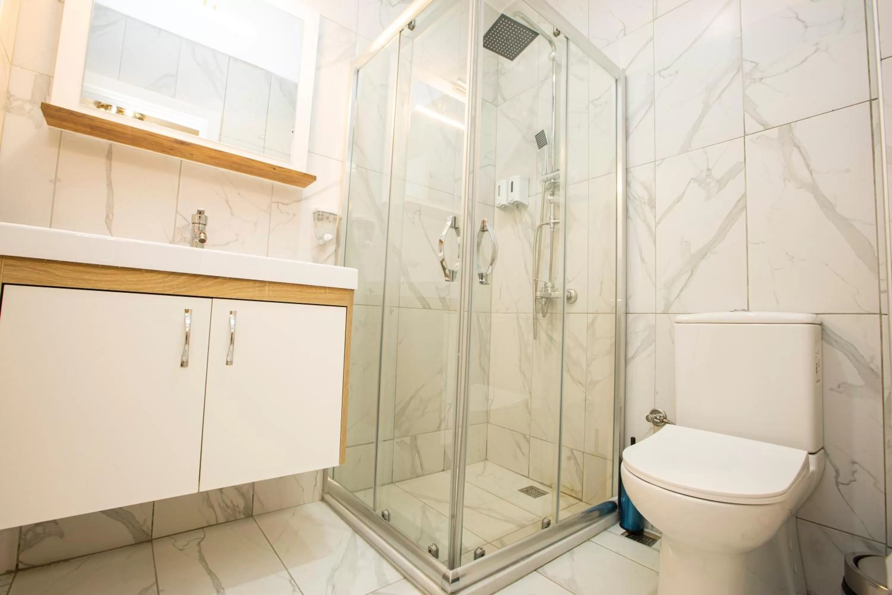 Shower in Taksim Leon's Hotel