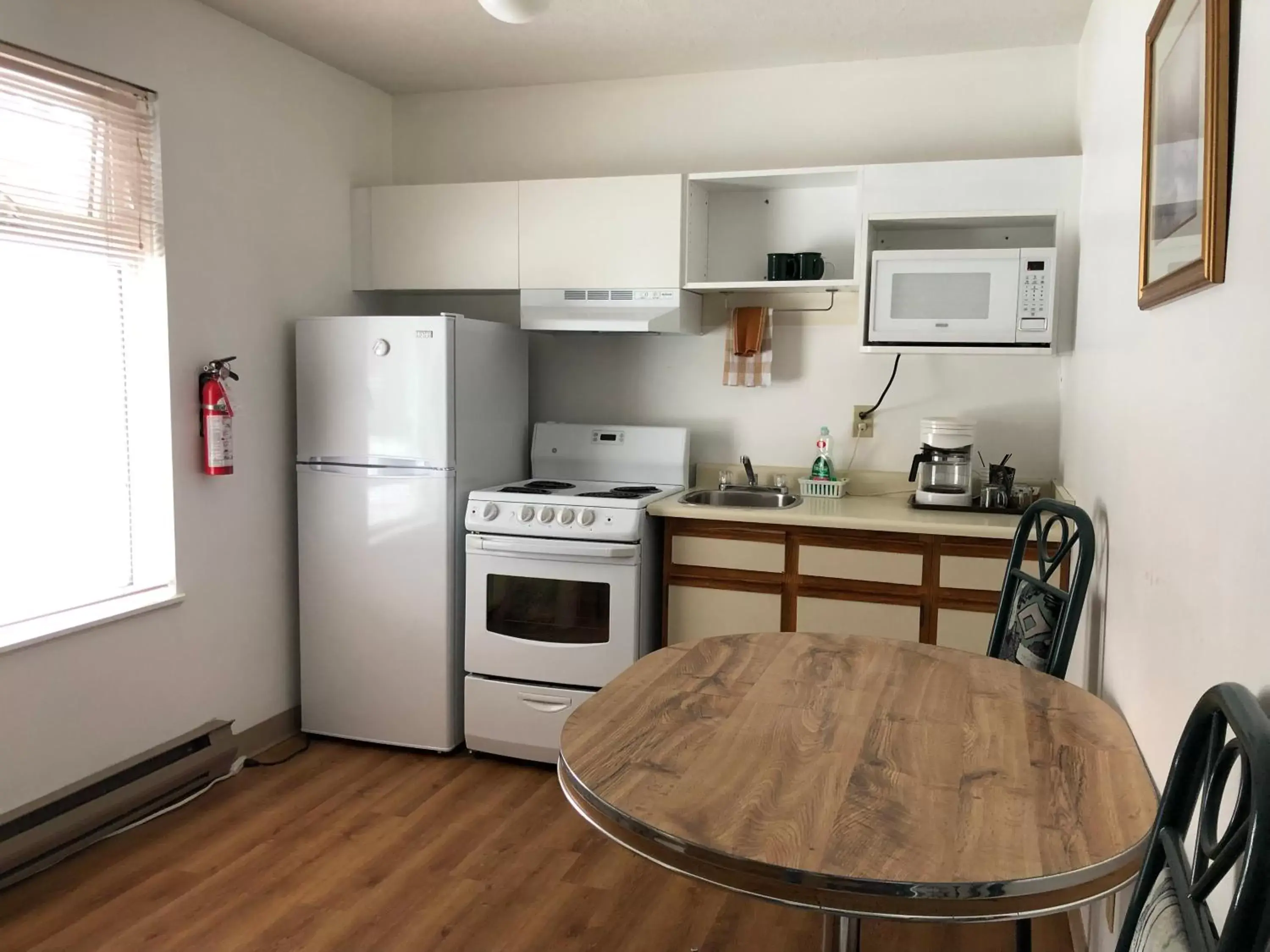 Kitchen/Kitchenette in Chase Country Inn