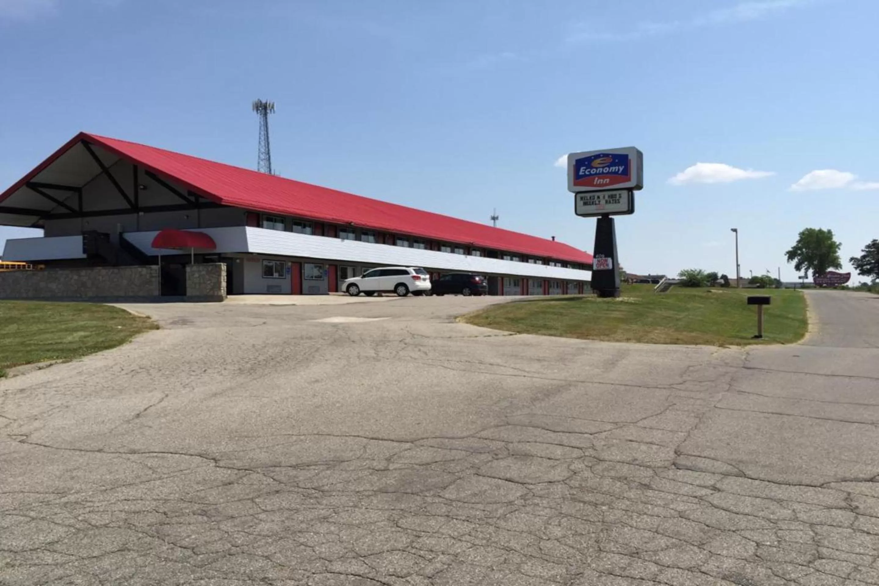 Parking in Economy Inn of Holland
