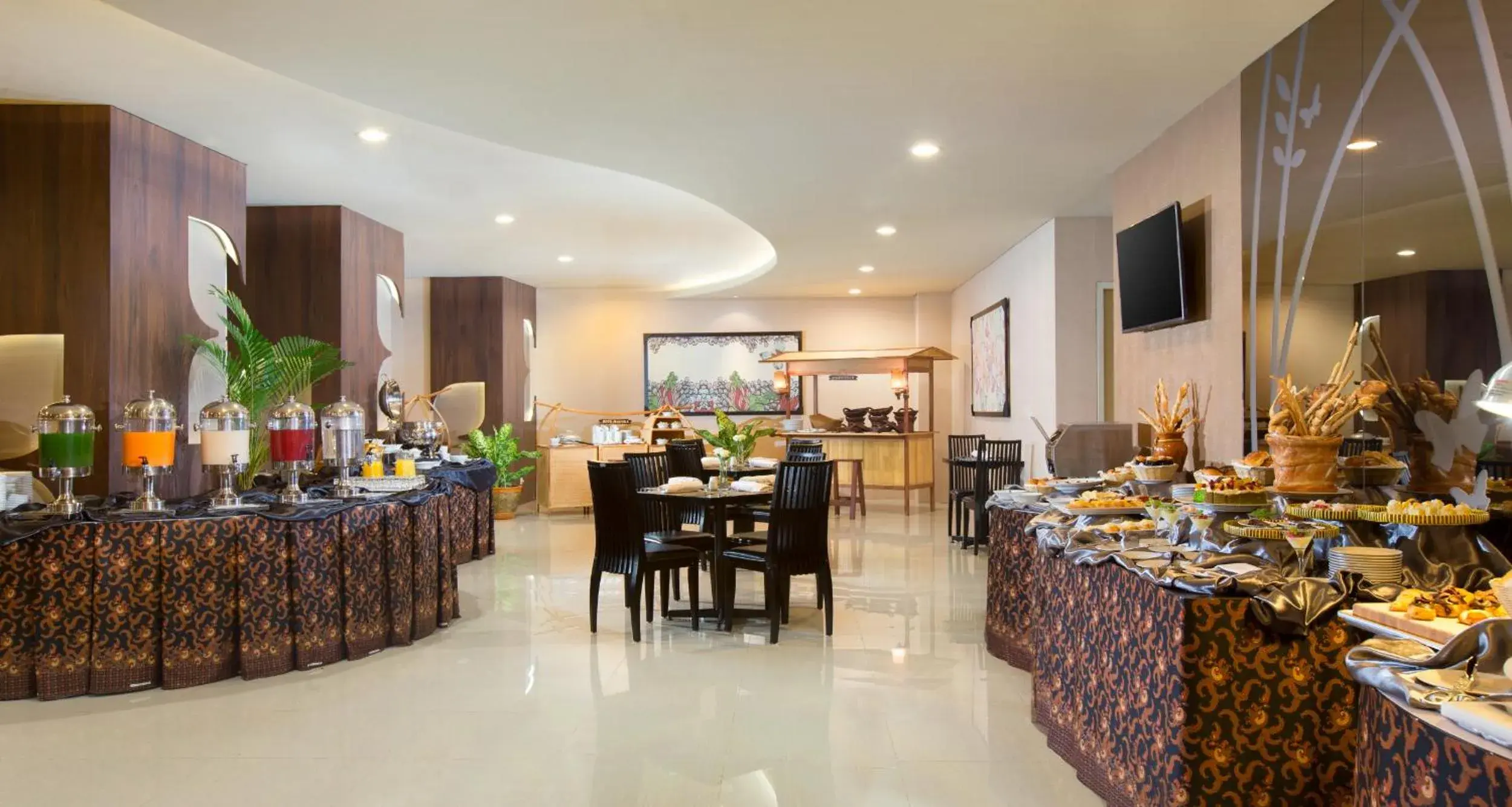 Breakfast, Restaurant/Places to Eat in Best Western Papilio Hotel