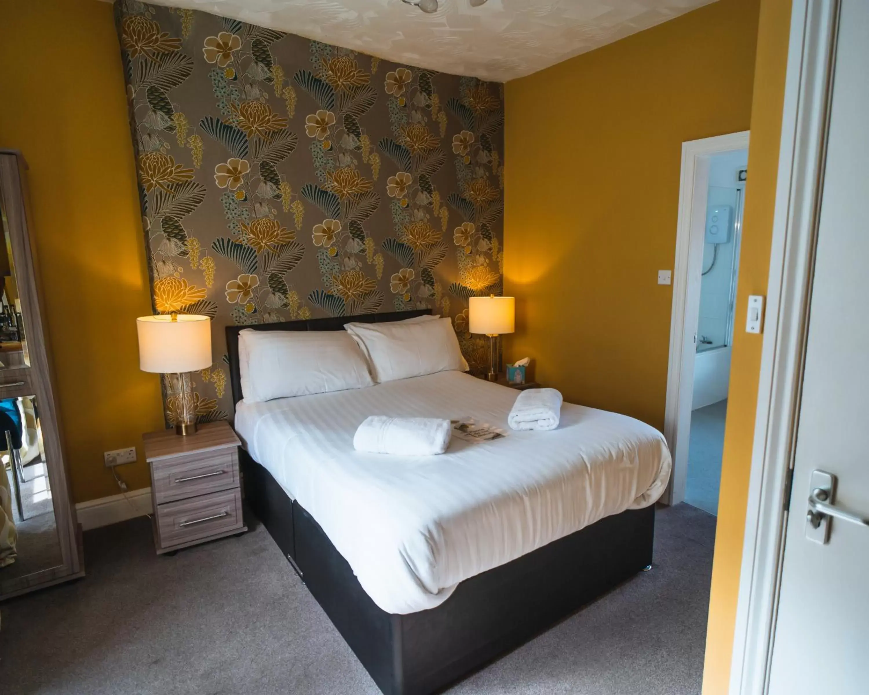 Bed in Johnny Dough's Conwy with Rooms