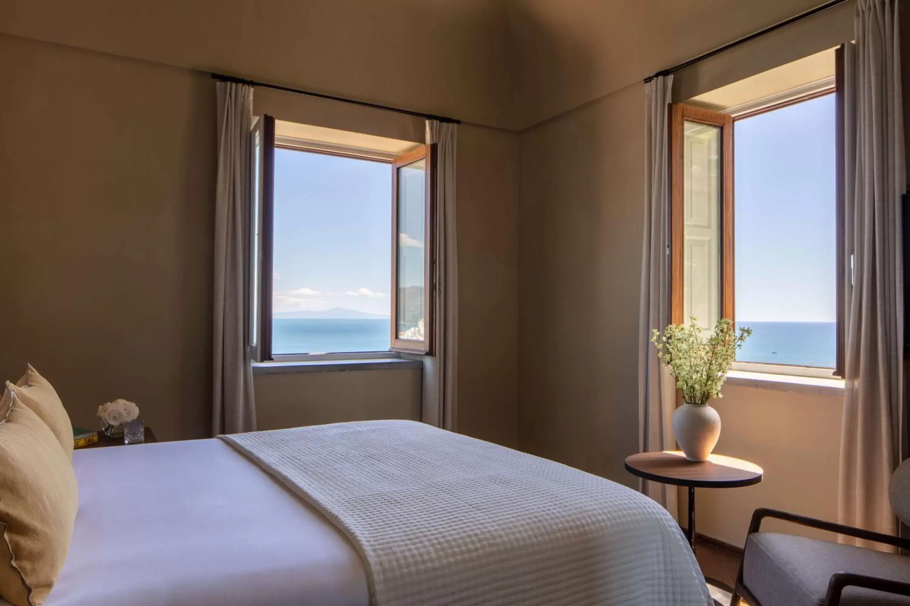 Bedroom, Sea View in Anantara Convento di Amalfi Grand Hotel