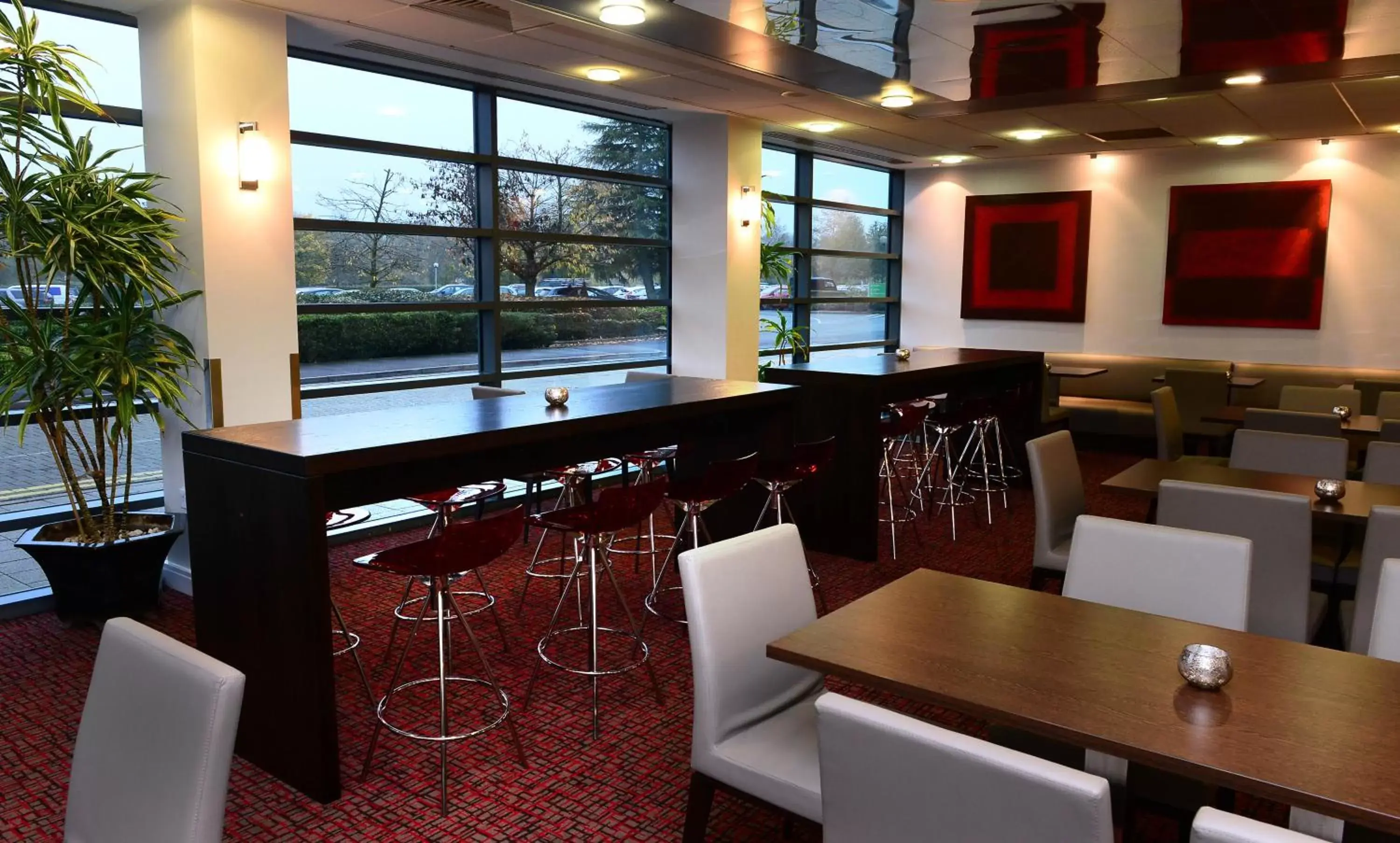 Lounge or bar, Restaurant/Places to Eat in International Hotel Telford