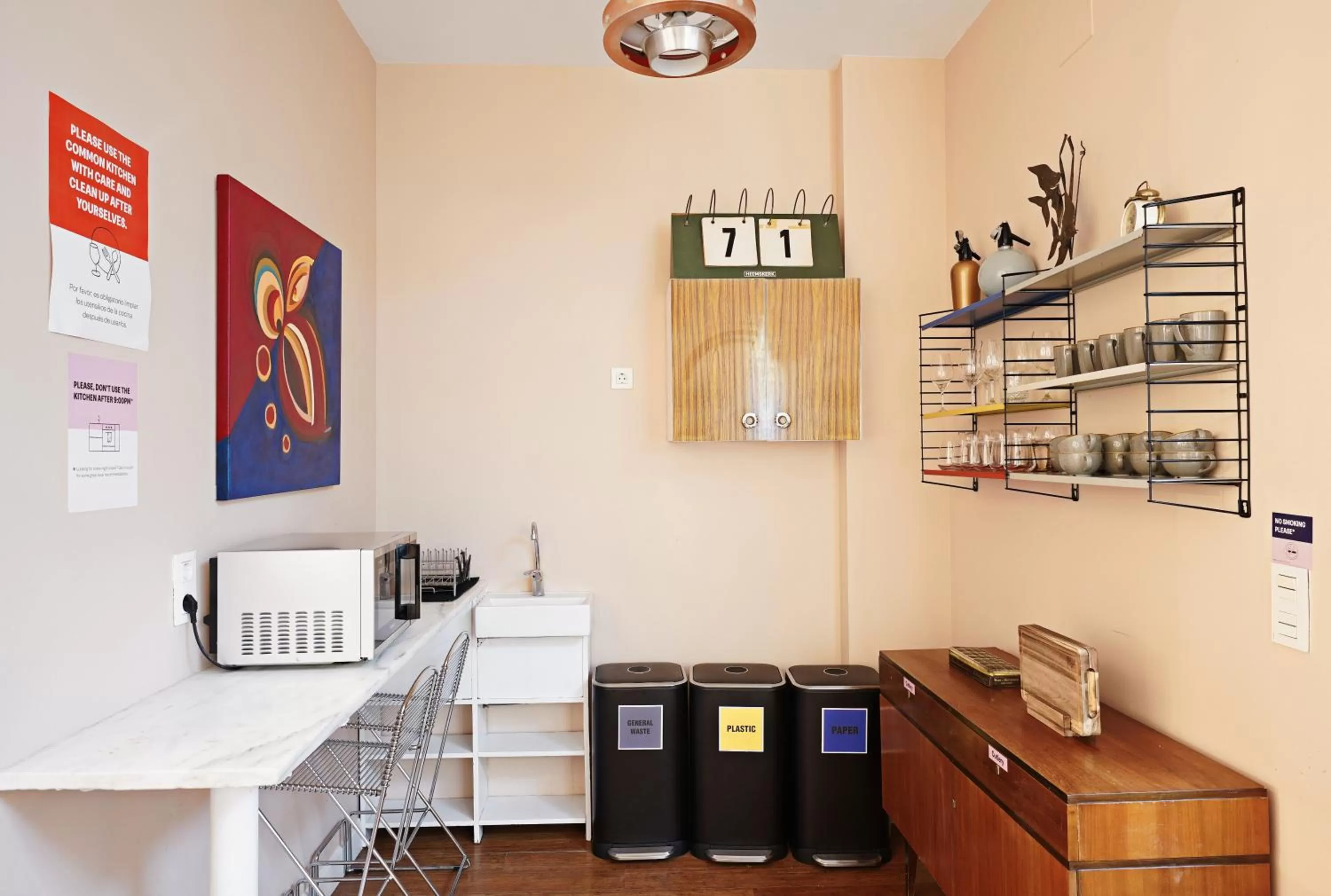 Communal kitchen in Numa Barcelona Roca