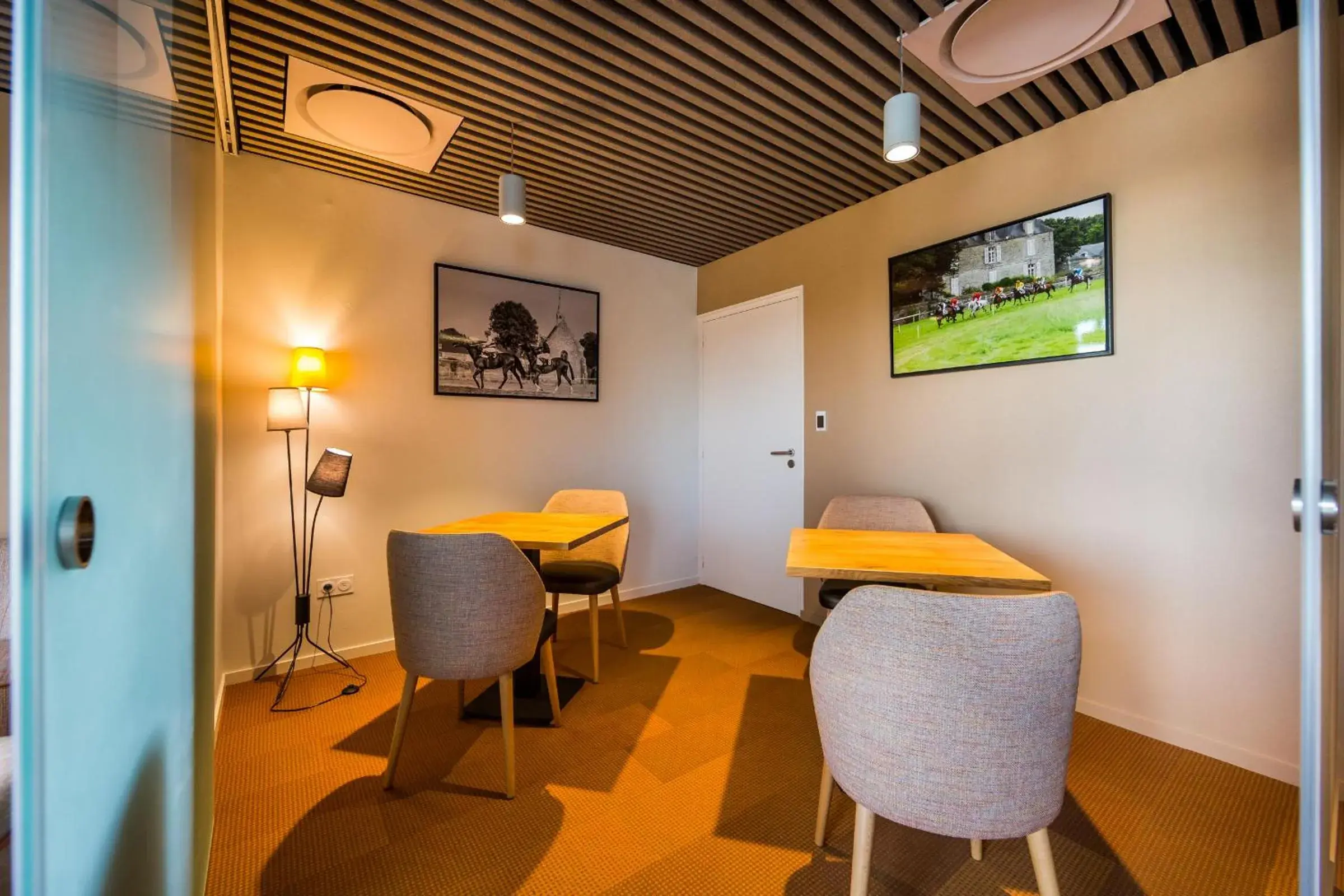 Living room, Seating Area in Brit Hotel Ploermel - Hotel de l'Hippodrome