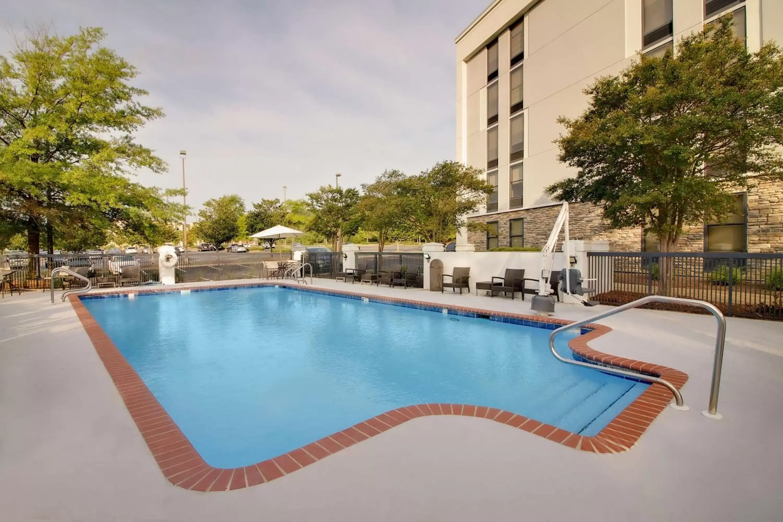 Pool view in Hampton Inn Birmingham-Colonnade 280 Pool view in Hampton Inn Birmingham-Colonnade 280