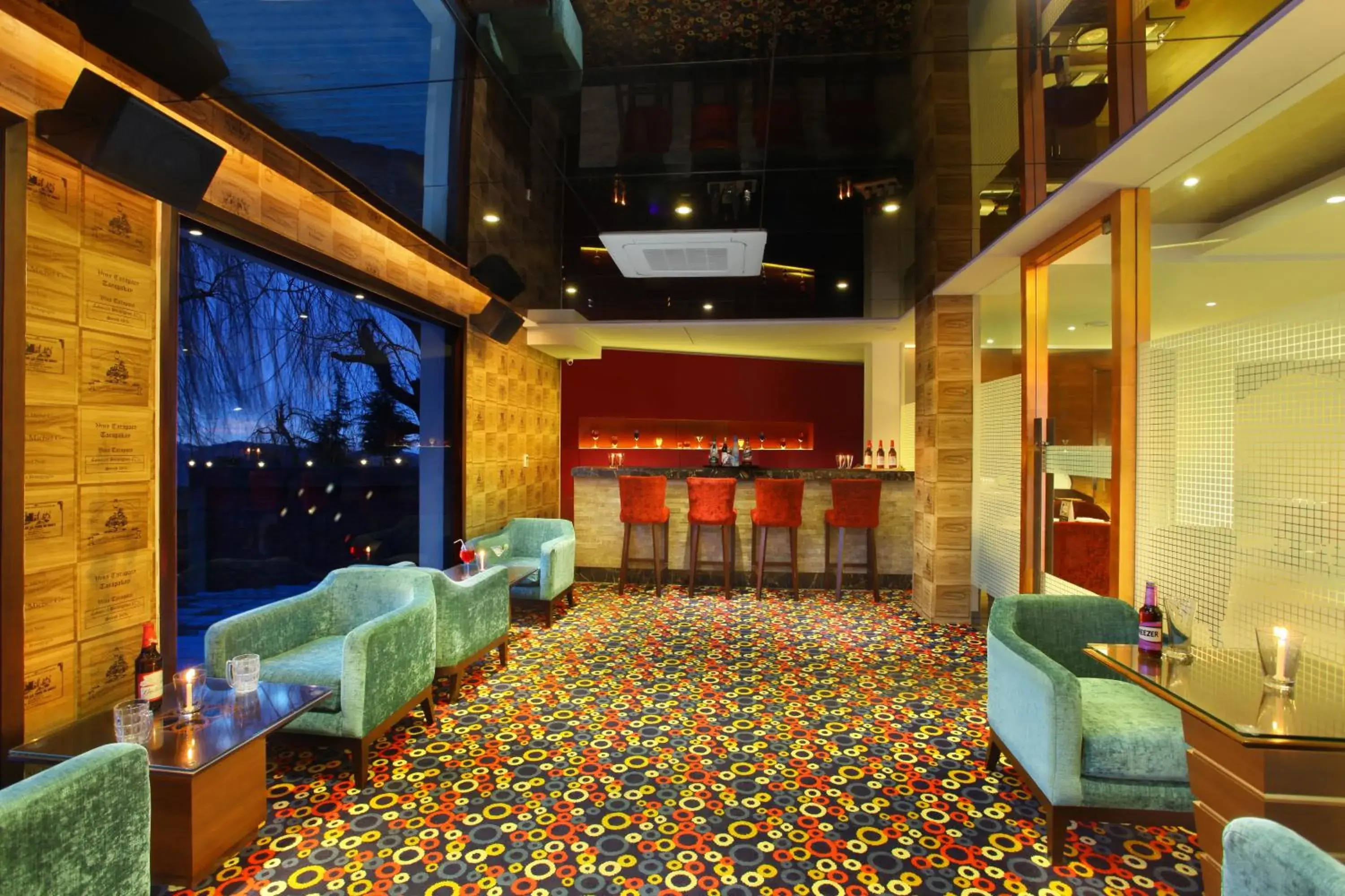 Lounge or bar in Marigold Sarovar Portico Shimla