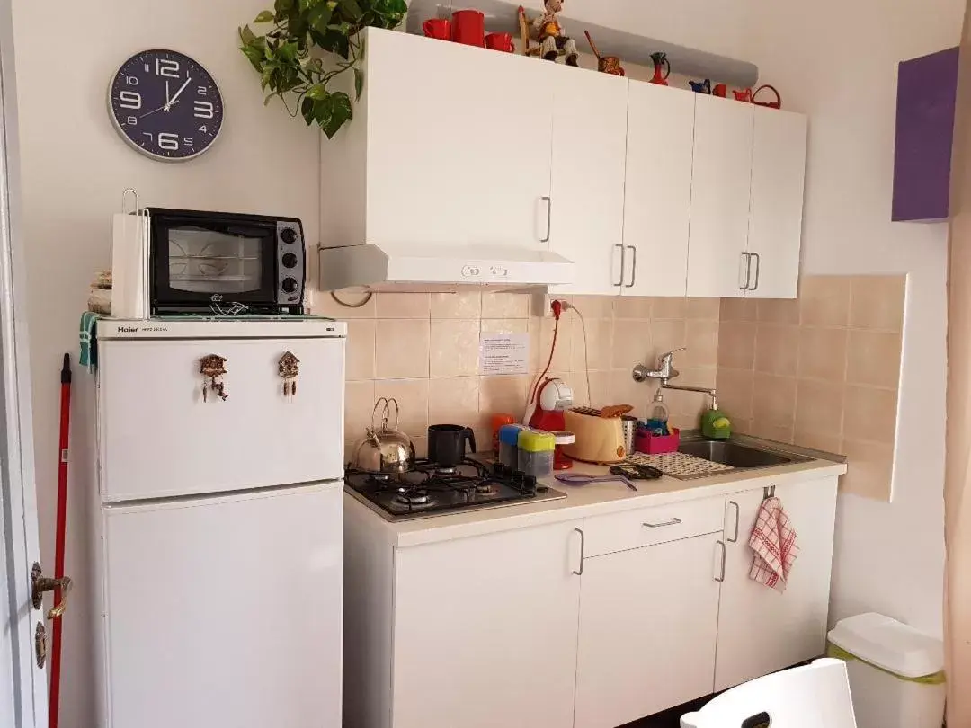 Breakfast, Kitchen/Kitchenette in Il Cucù B&B