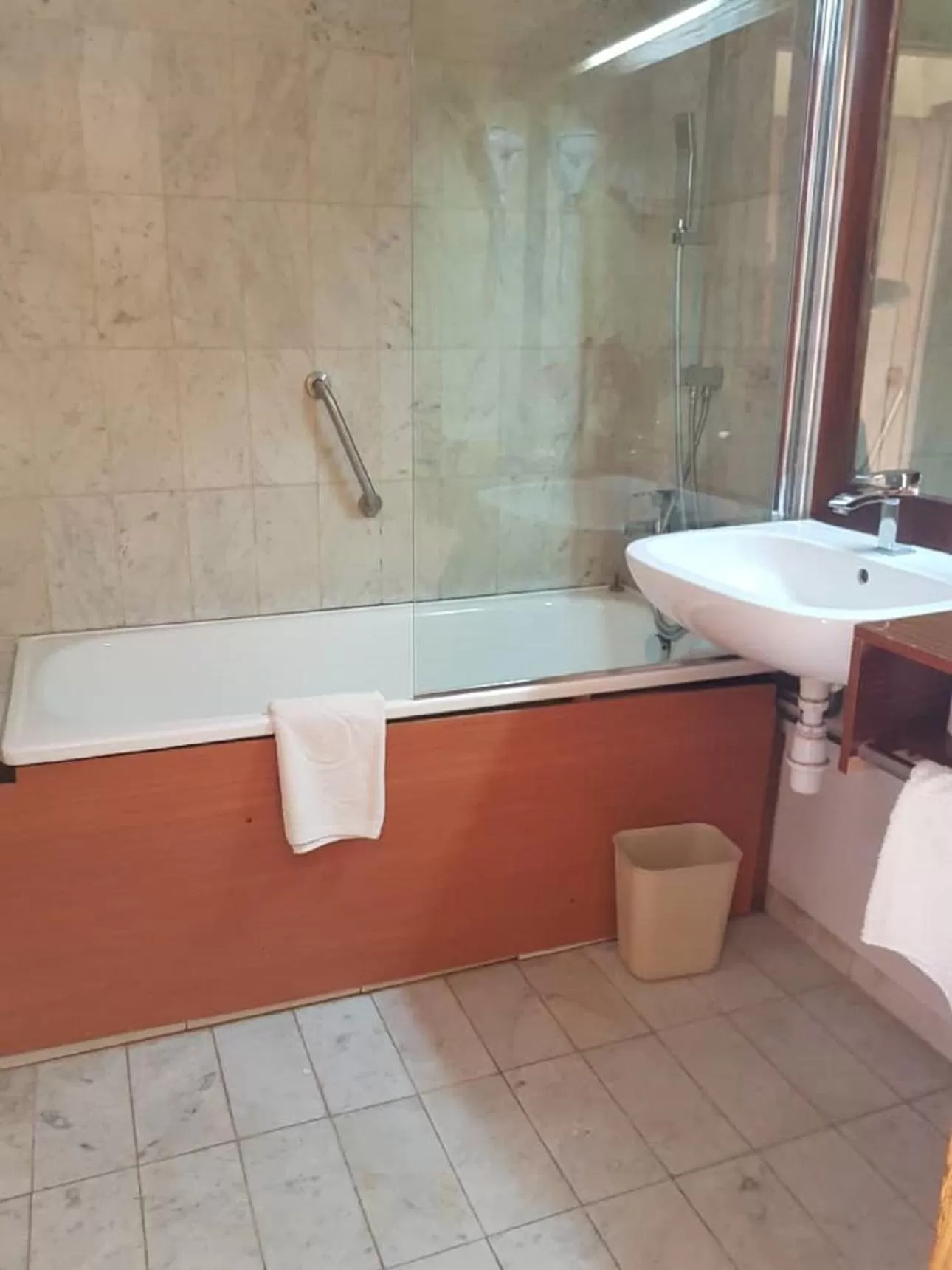 Bathroom in Hotel Jardin Savana Dakar