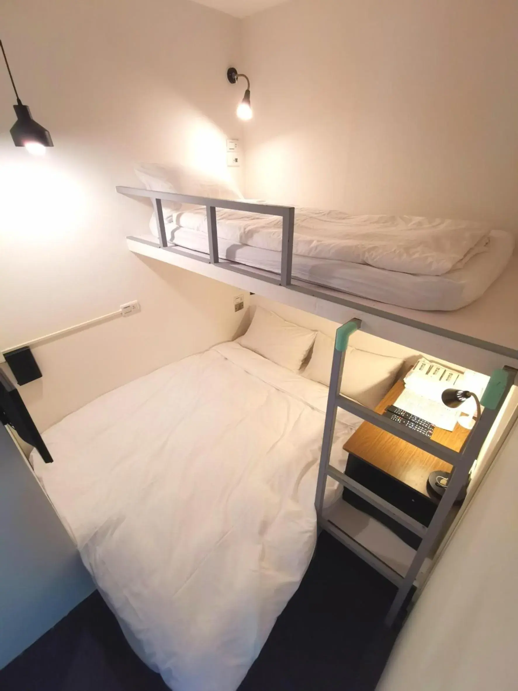 Photo of the whole room, Bed in Inn Cube Taipei Main Station