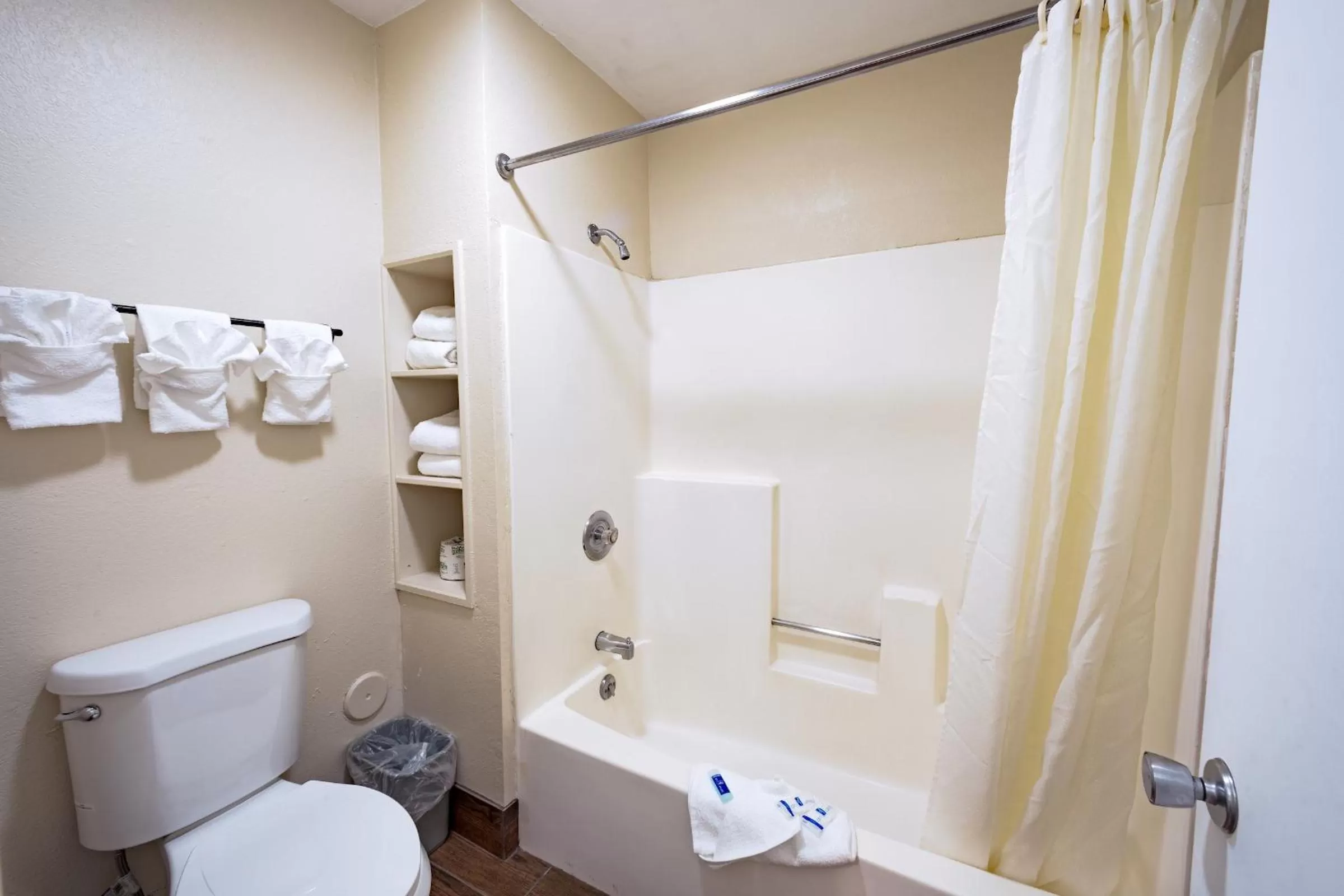 Toilet in Super 8 by Wyndham Williams West Route 66 - Grand Canyon Area