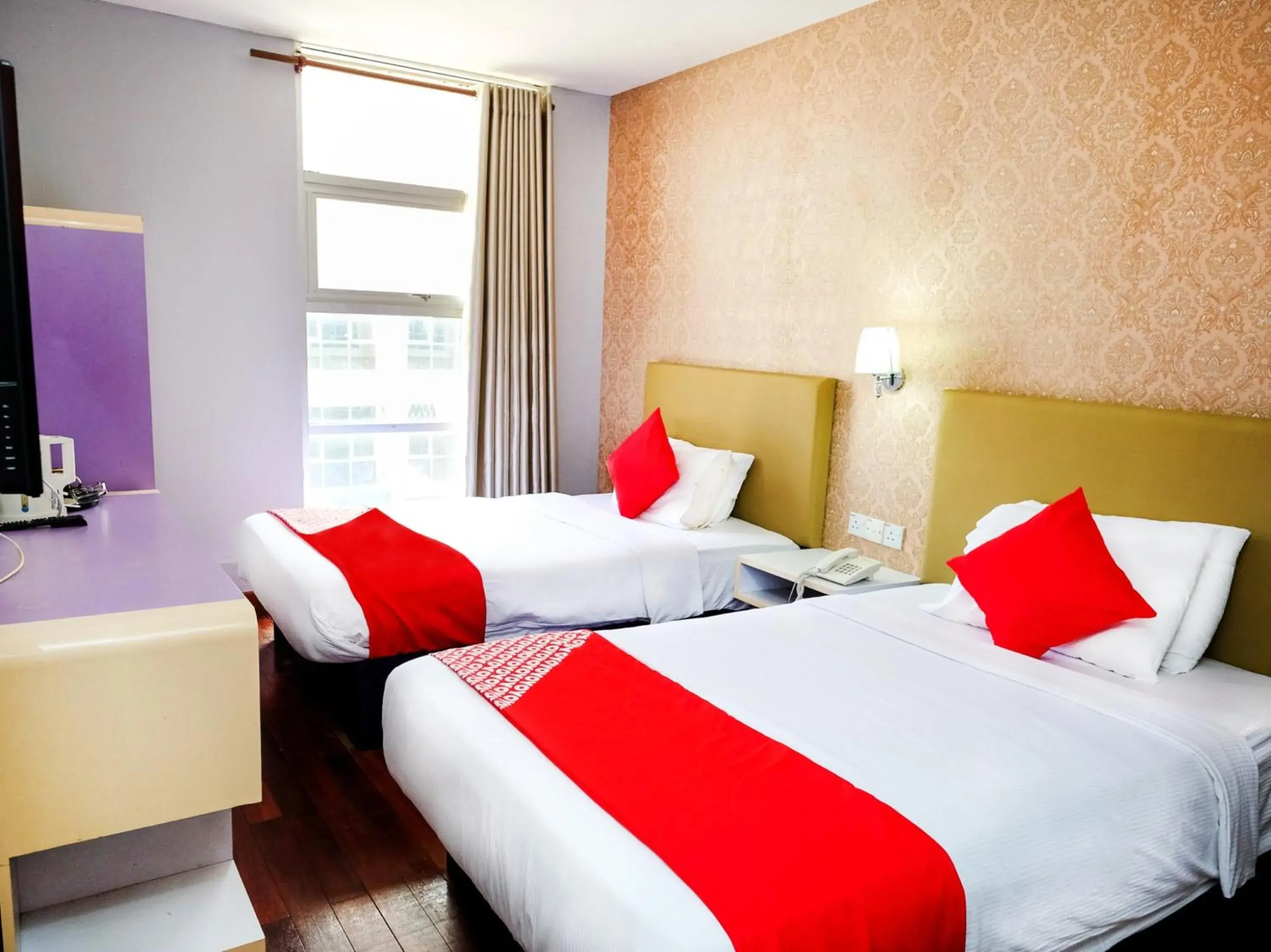 Bedroom, Bed in Super OYO 546 Grand City Hotel