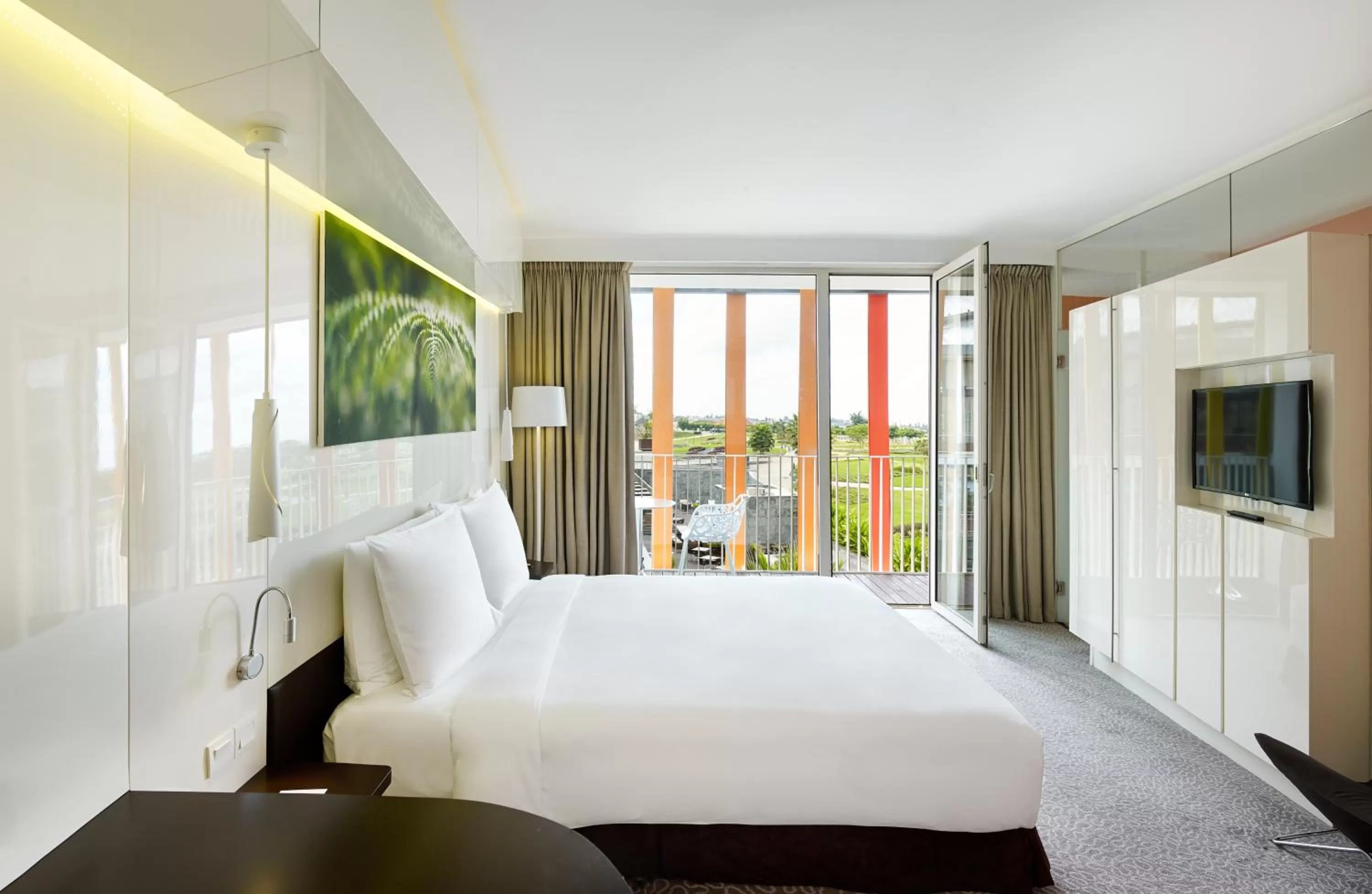 Coffee/tea facilities, Bed in Radisson Blu Hotel & Convention Centre Kigali