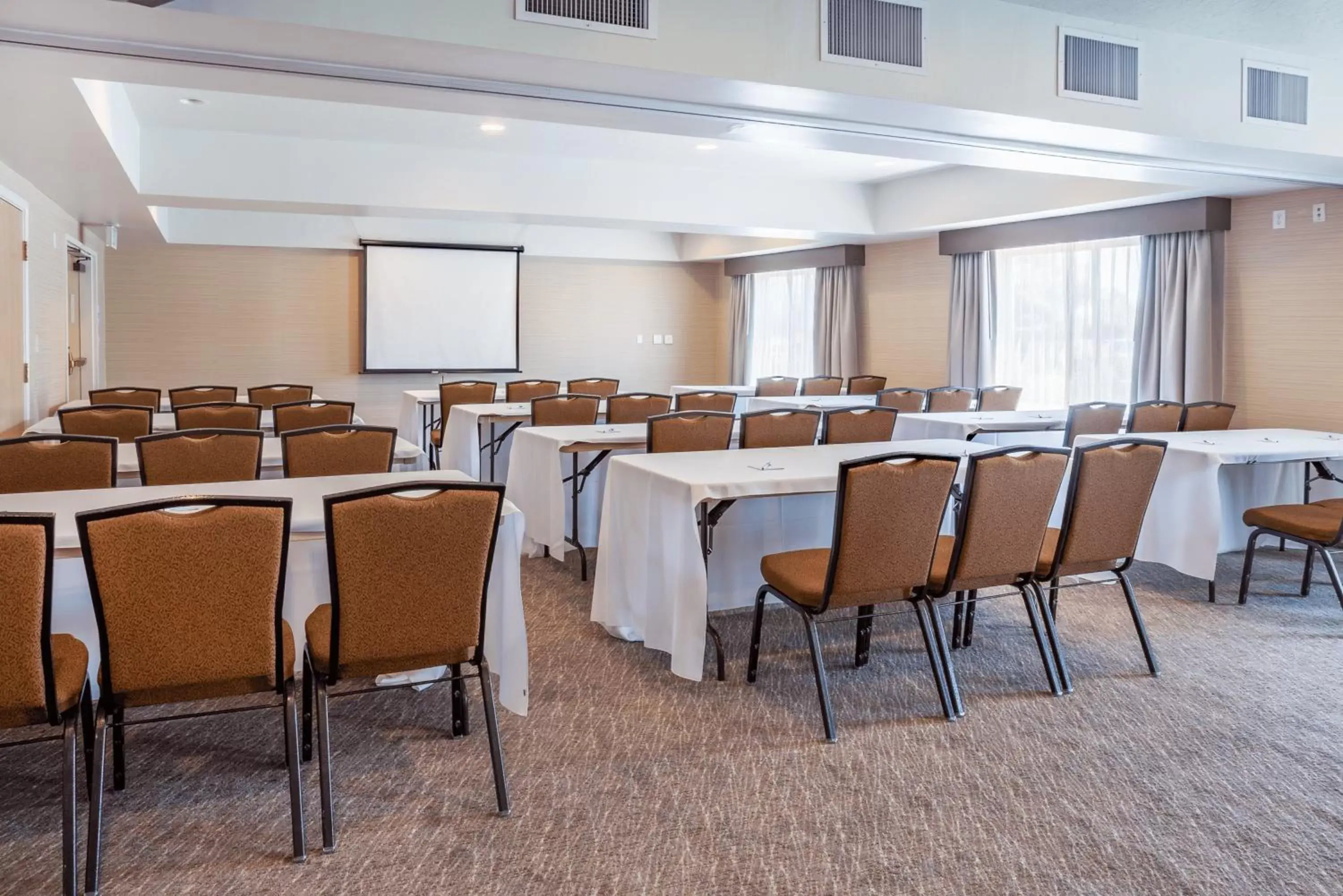 Meeting/conference room in Holiday Inn Express Hotel & Suites San Jose-Morgan Hill, an IHG Hotel