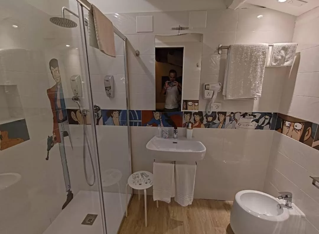 Shower in San Francesco Rooms and Apartment with Terrace in Palermo Locazione Turistica