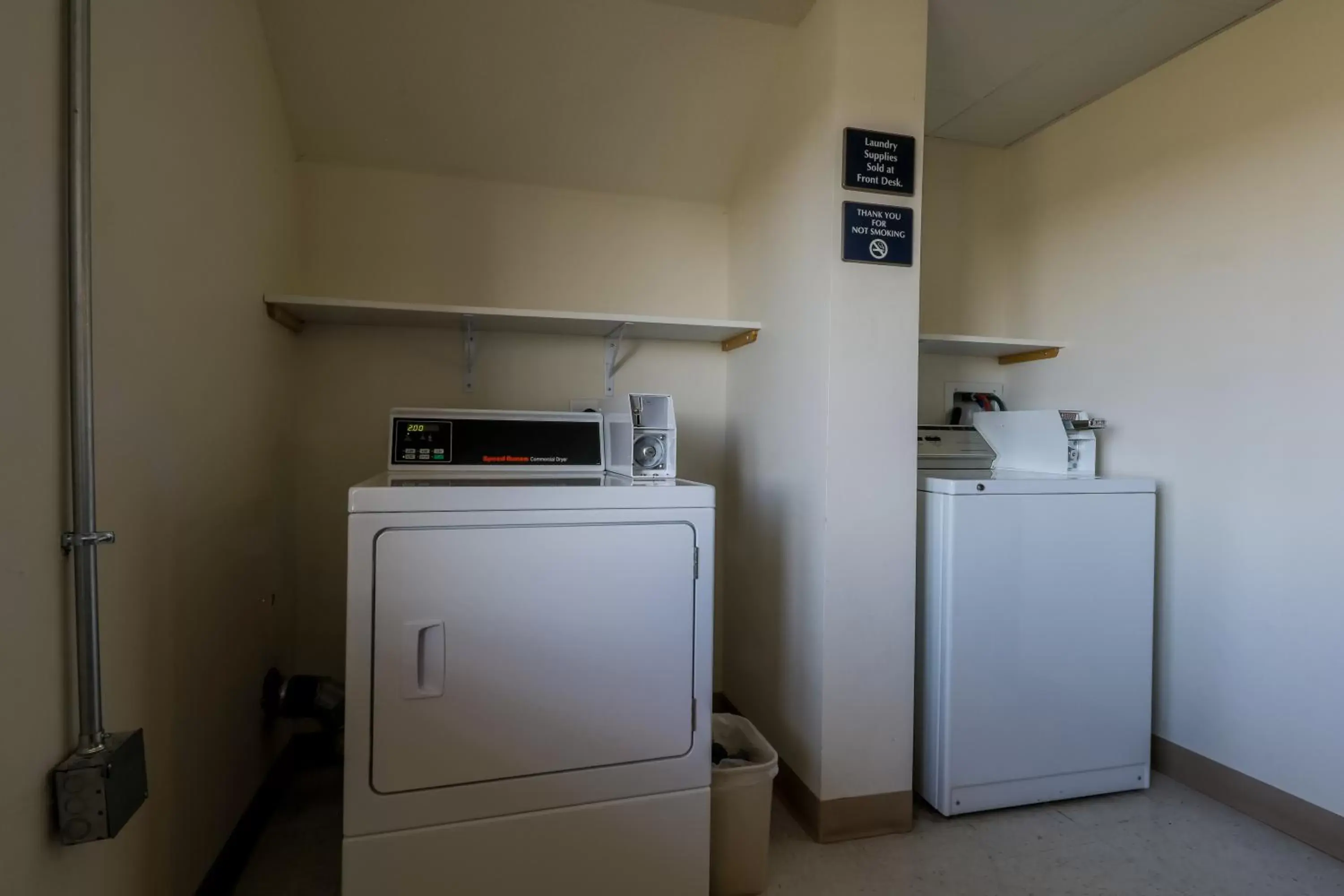 laundry, Kitchen/Kitchenette in AmericInn by Wyndham Lincoln South