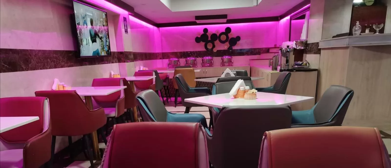 Restaurant/places to eat in Saffron Hotel