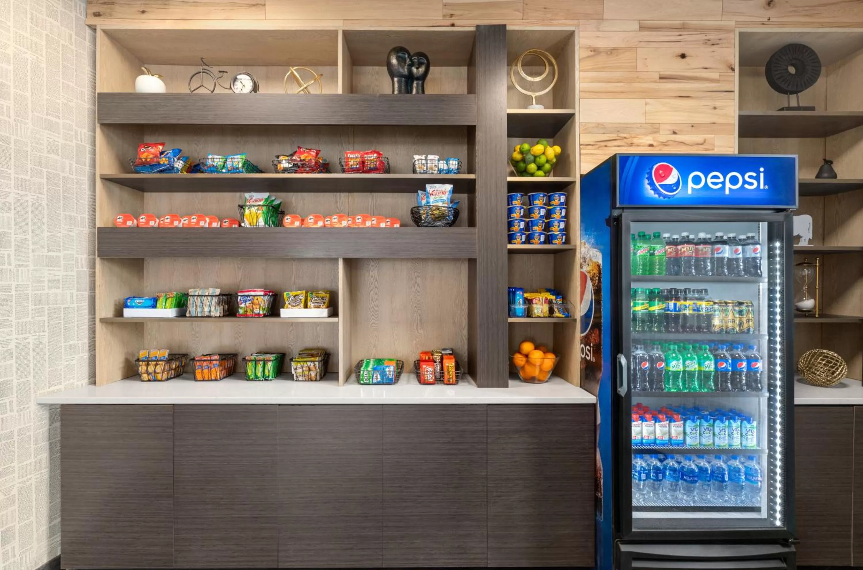 Food and drinks in Holiday Inn Philadelphia Arpt-Stadium Area by IHG