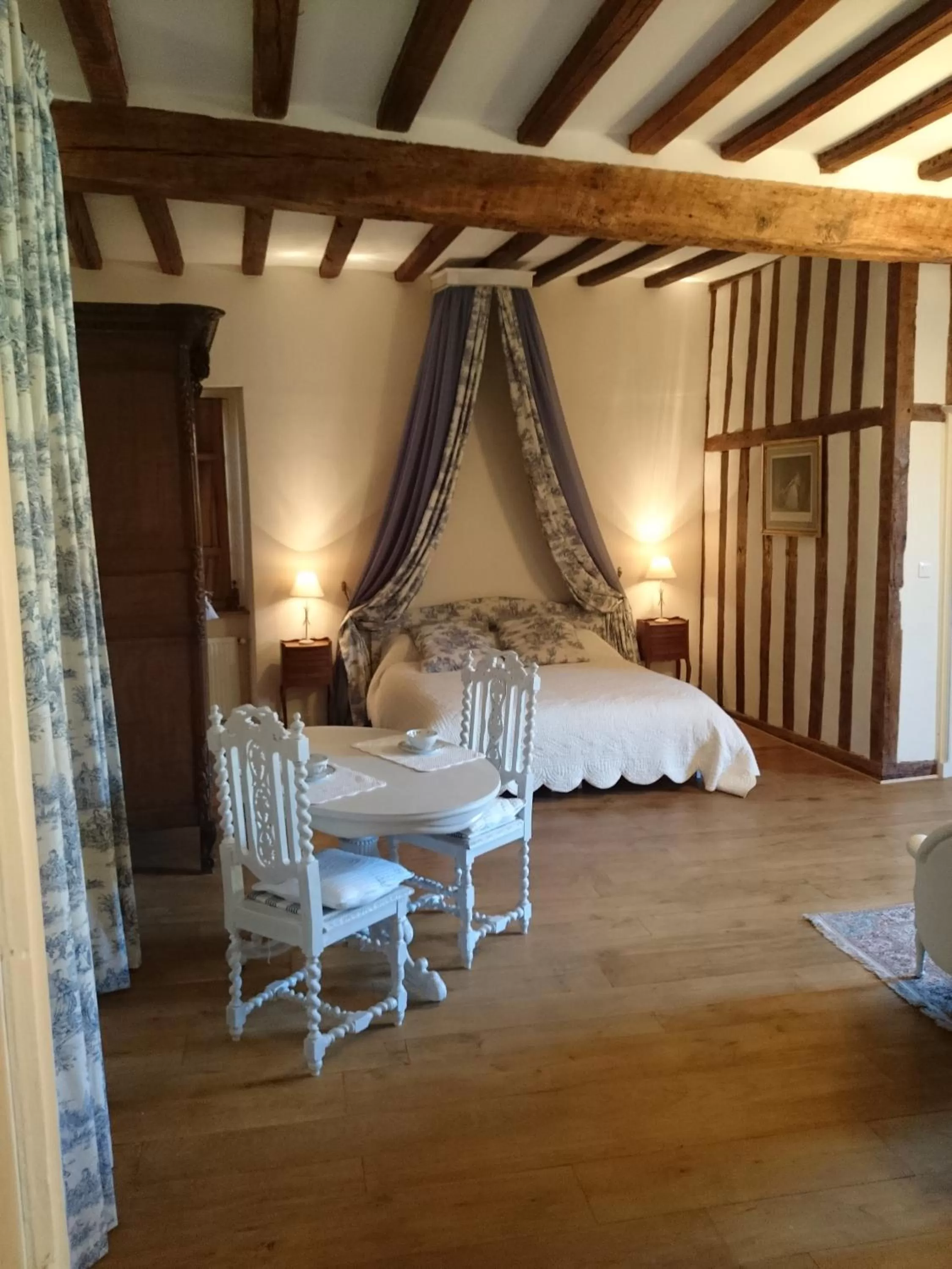 Bed in Chateau Des Roises