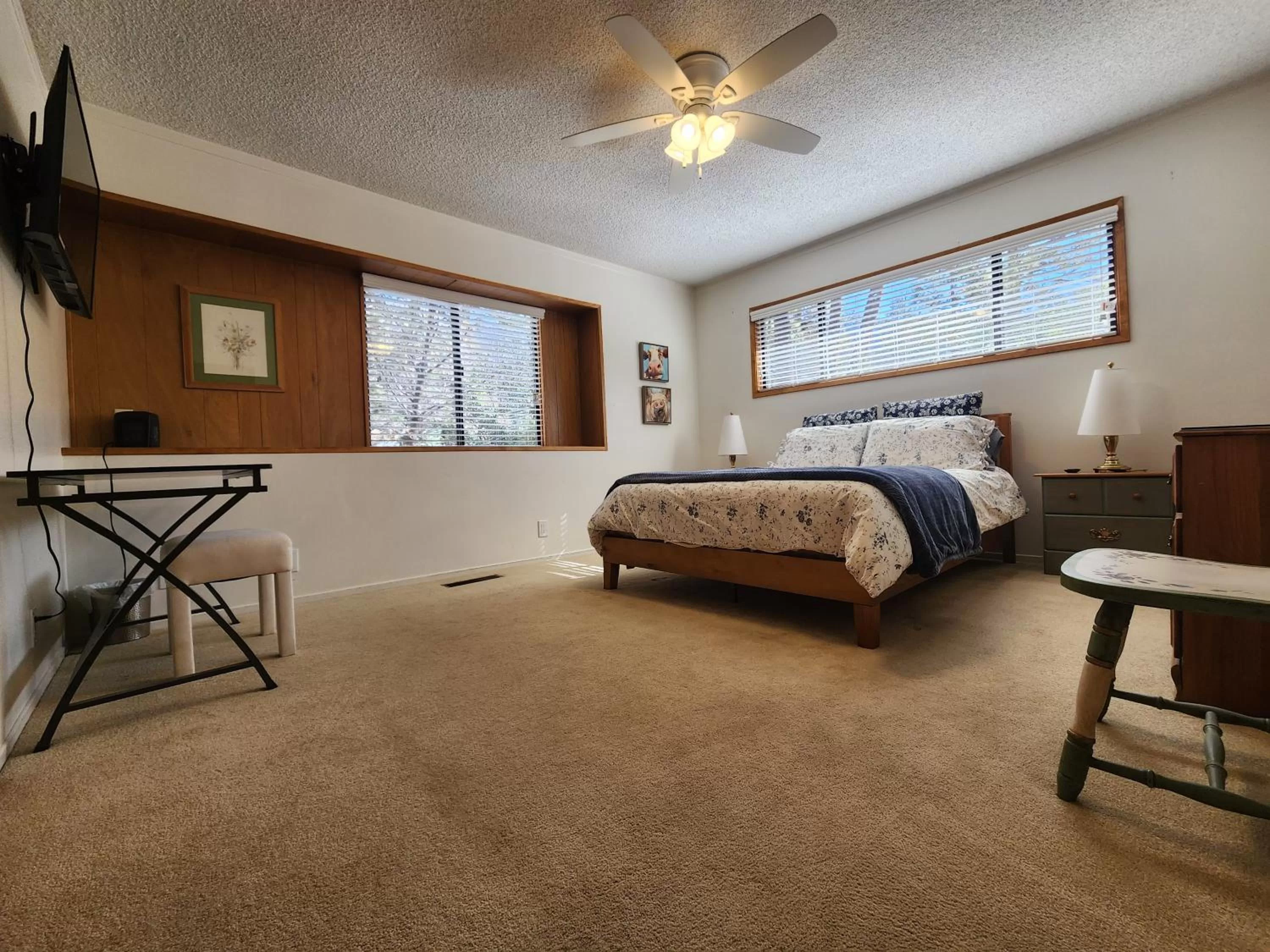 Bed in Silver Pines Lodge