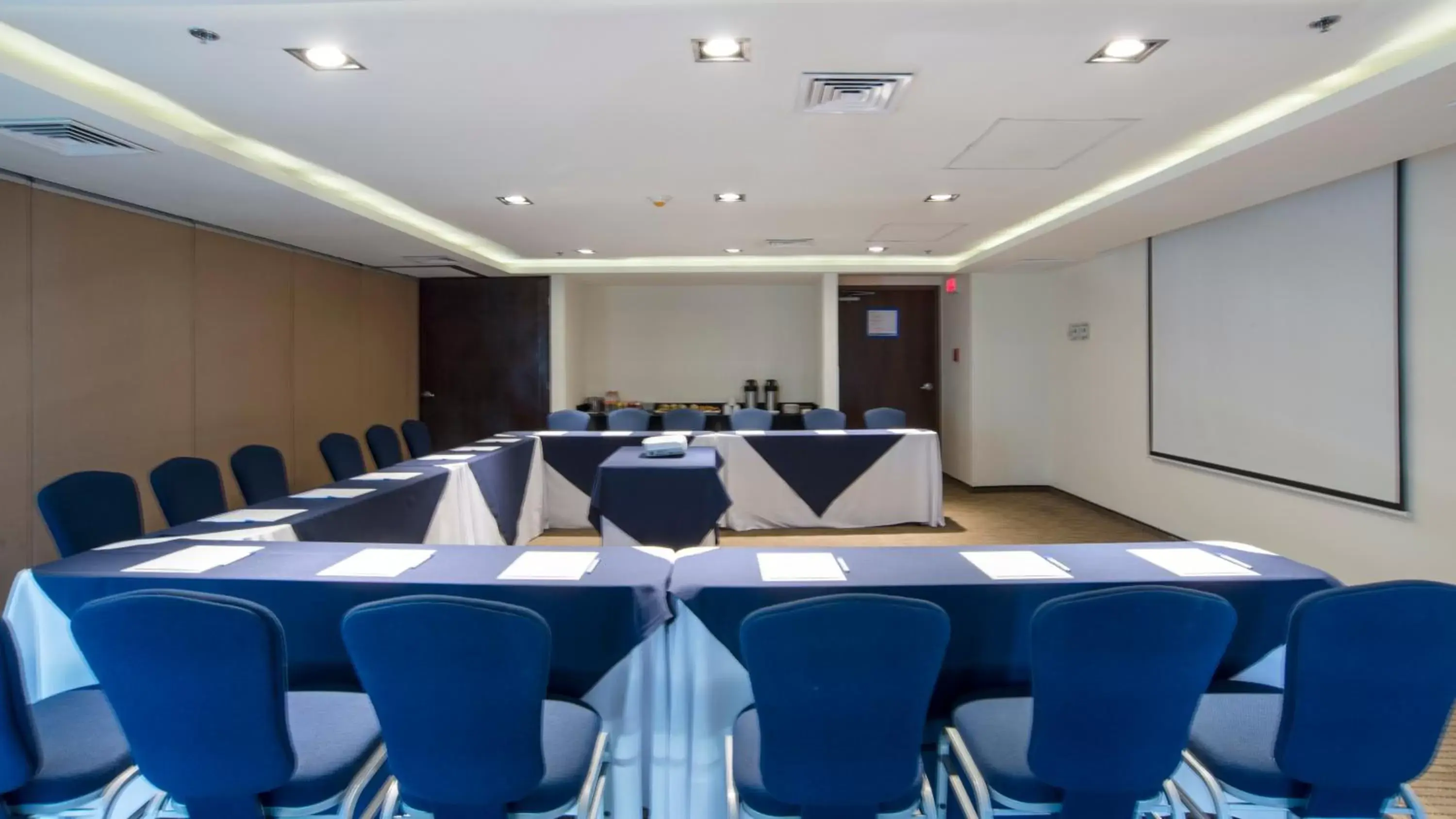 Meeting/conference room in Holiday Inn Express Culiacan, an IHG Hotel