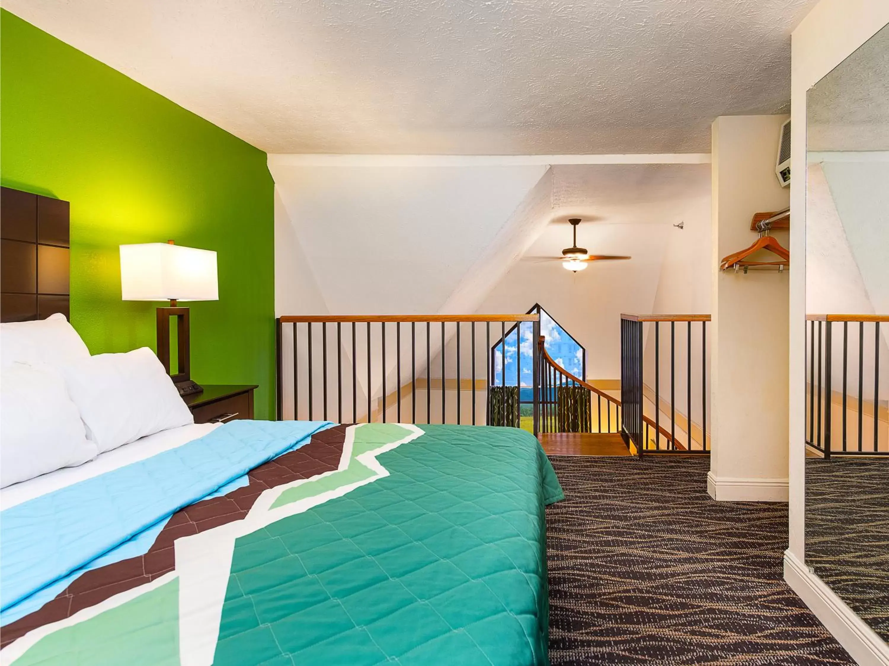 Bedroom, Bed in Country Cascades Waterpark Resort