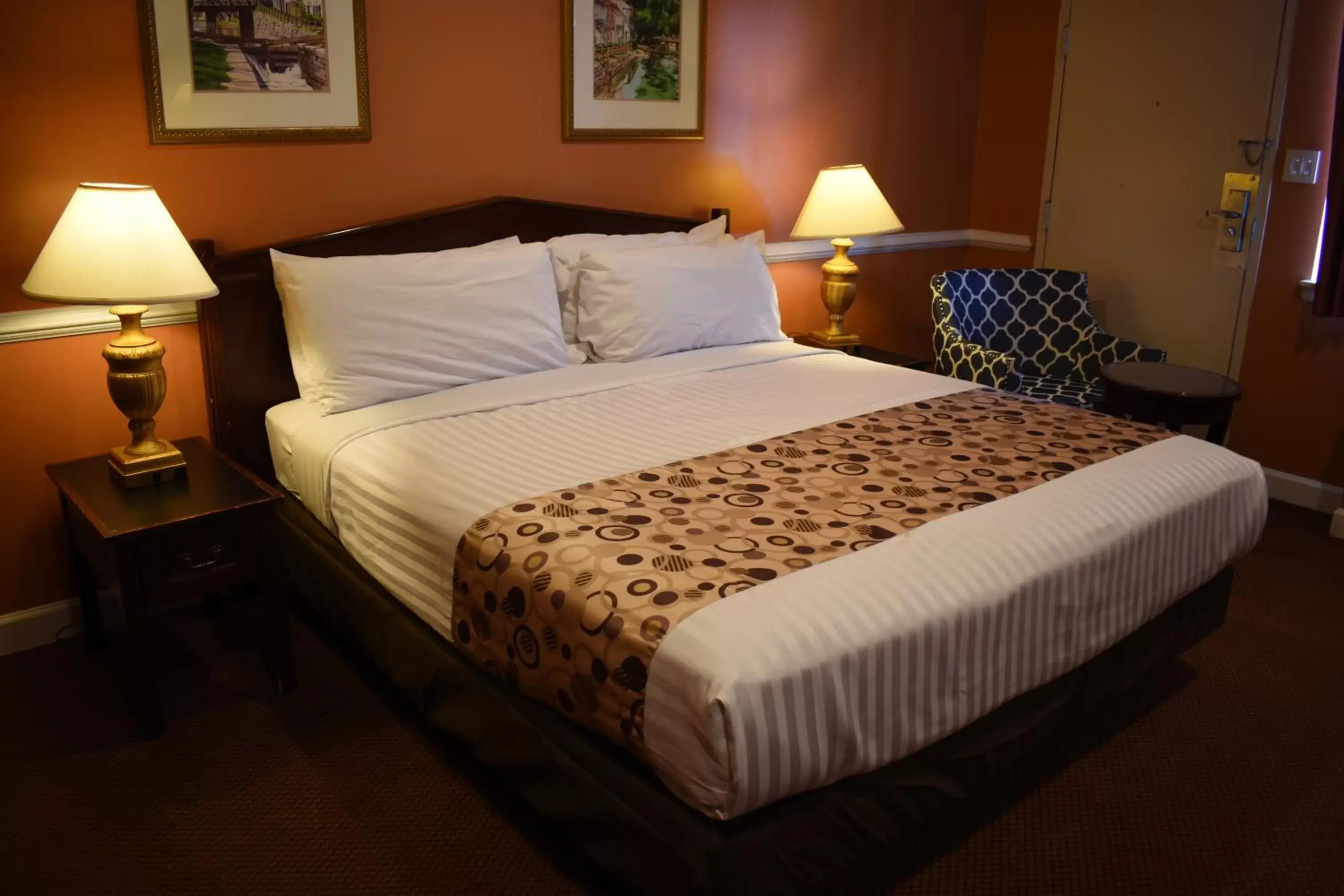 Bed in Red Carpet Inn and Suites Culpeper