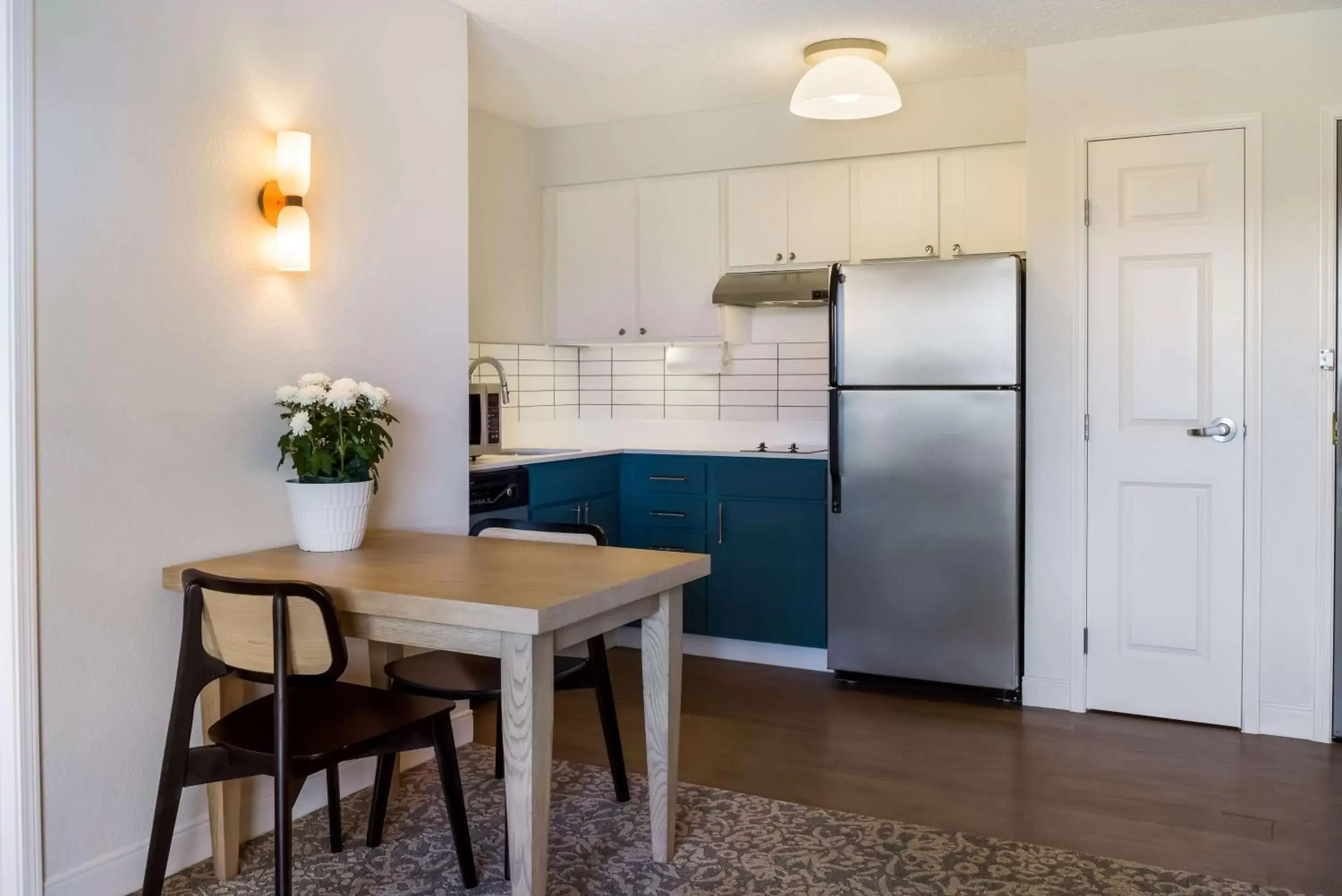 Kitchen or kitchenette, Kitchen/Kitchenette in Sonesta ES Suites San Francisco Airport Oyster Point Waterfront