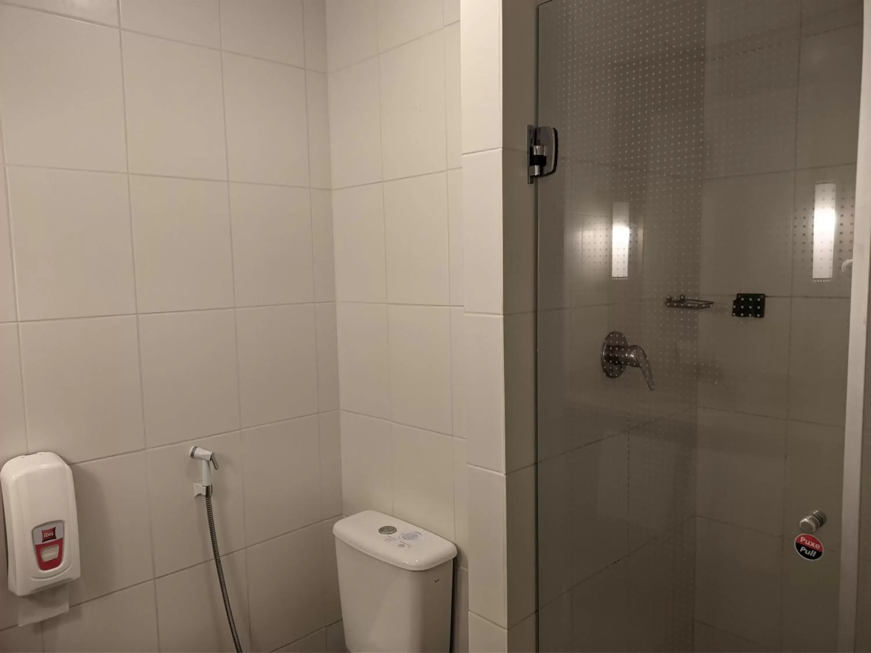 Bedroom, Bathroom in ibis Montes Claros Shopping