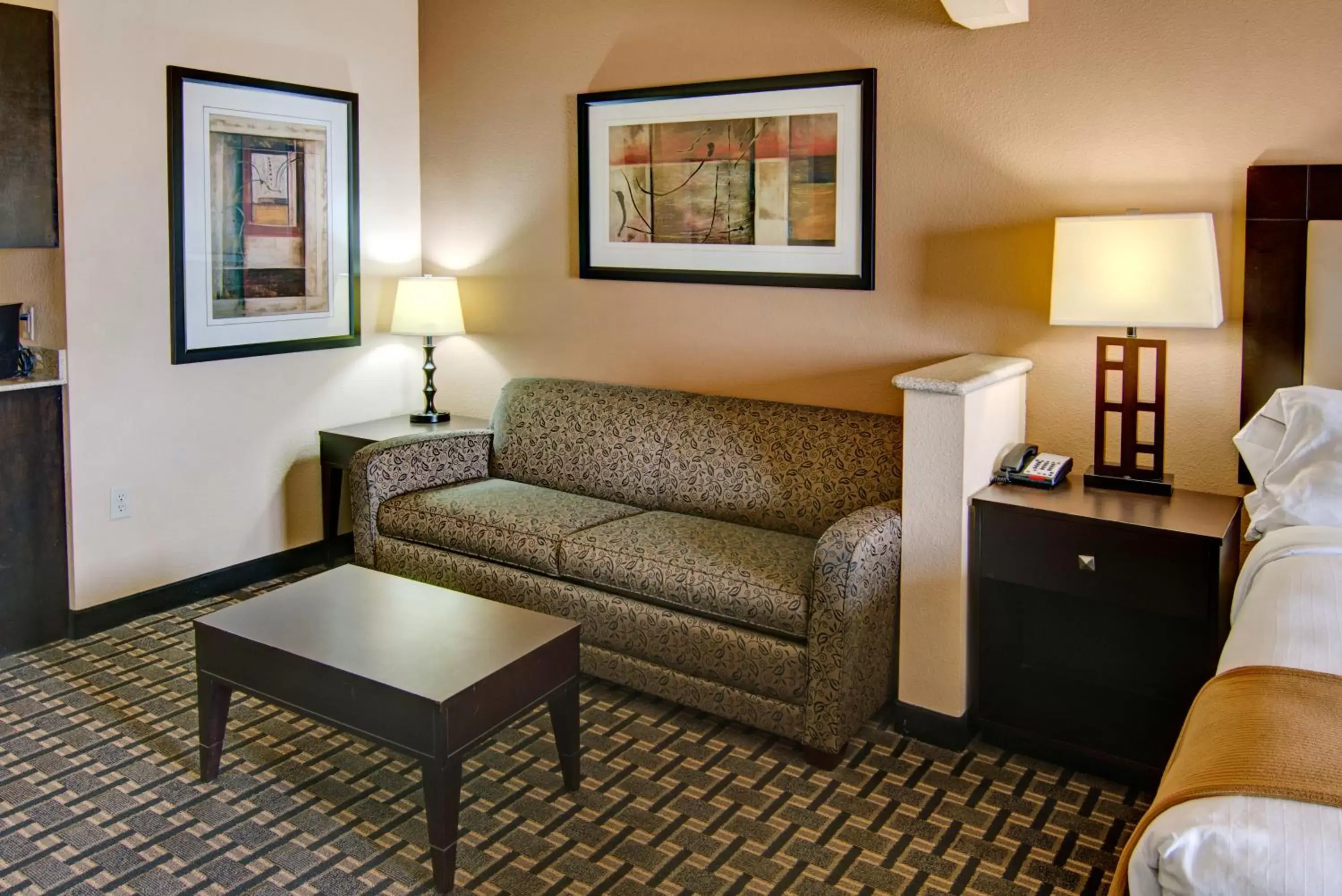 Photo of the whole room, Seating Area in Holiday Inn Express Hotel & Suites Paris, an IHG Hotel