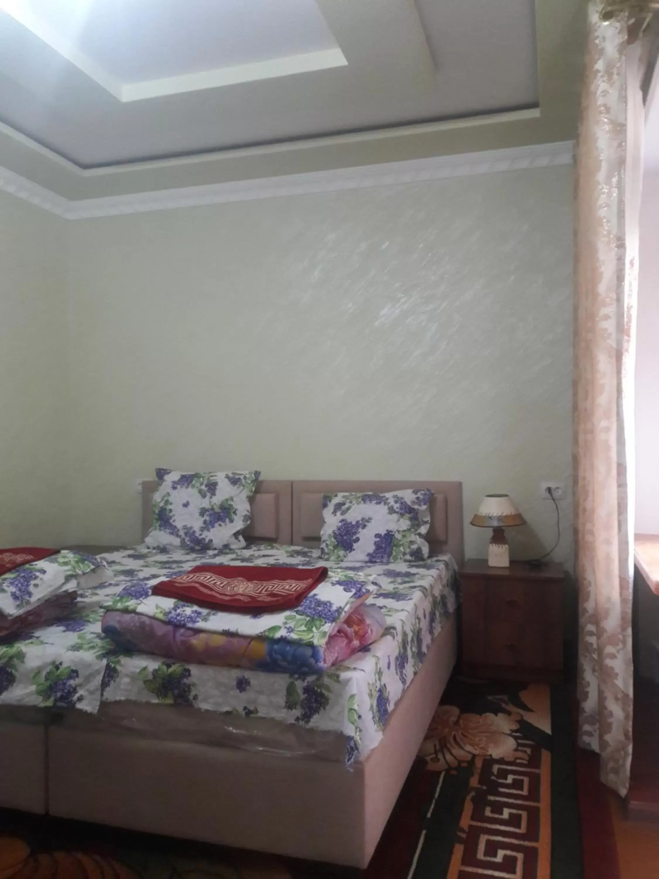 Triple Room with Bathroom in HOTEL-129 Triple Room with Bathroom in HOTEL-129