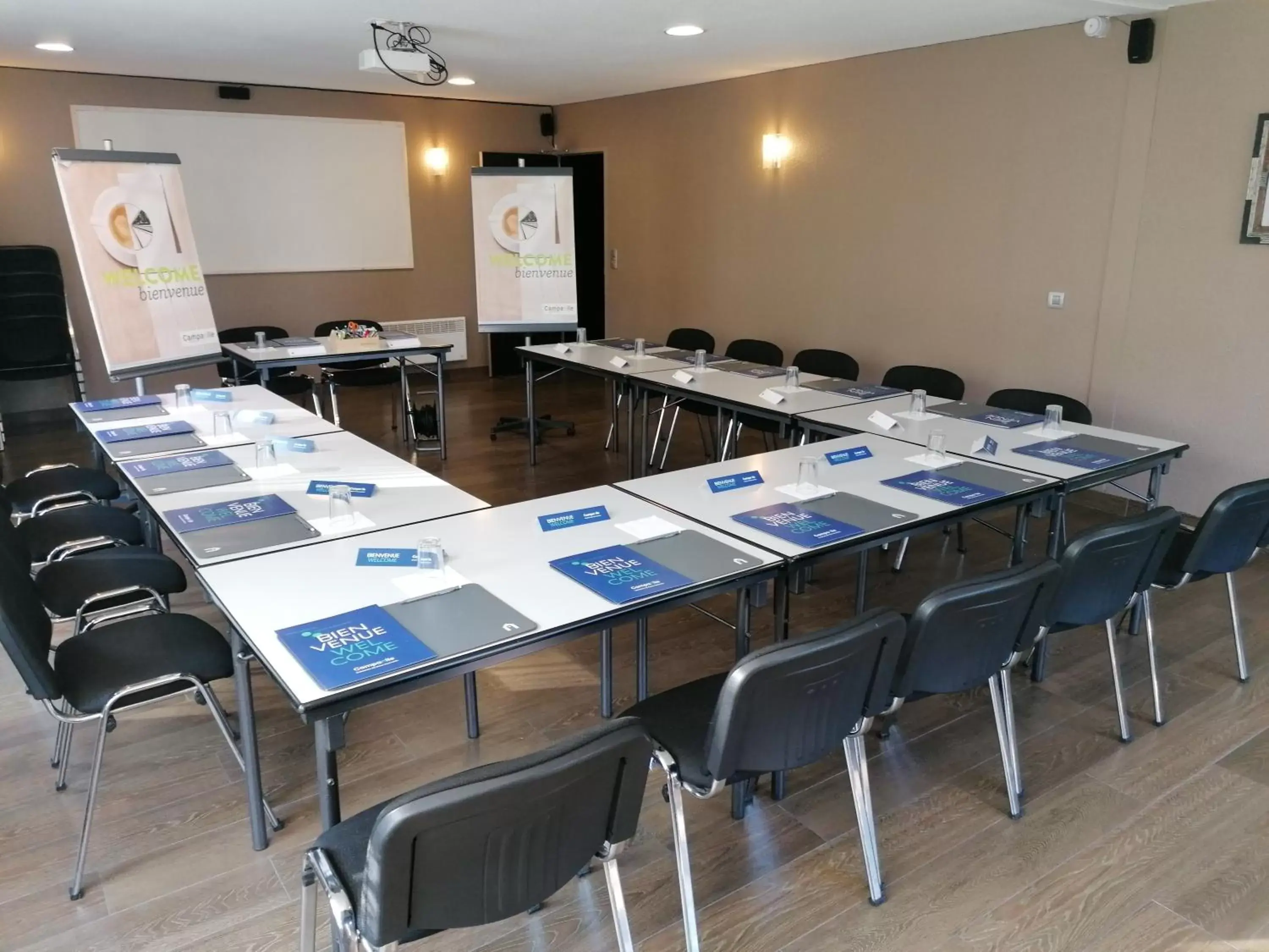 Meeting/conference room in Campanile Bayeux