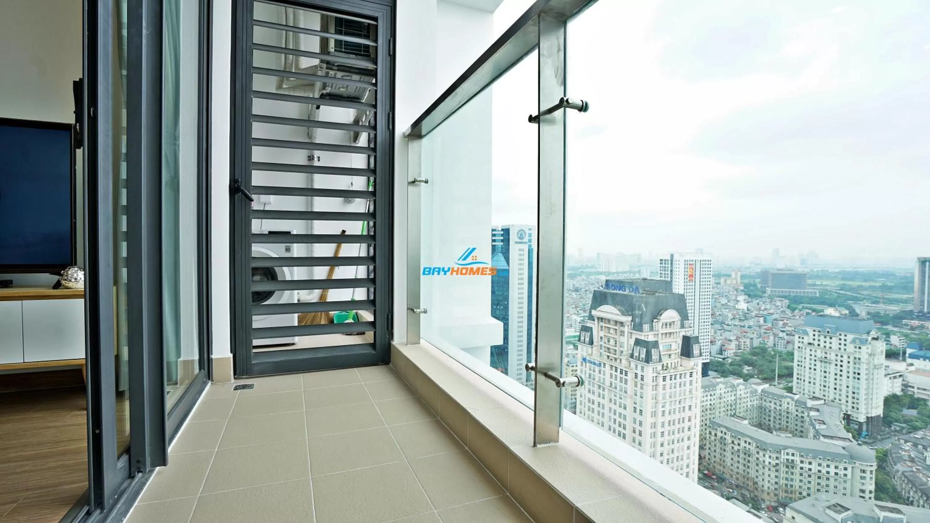 Balcony/Terrace in Vinhomes Skylake Apartment - by Bayhomes