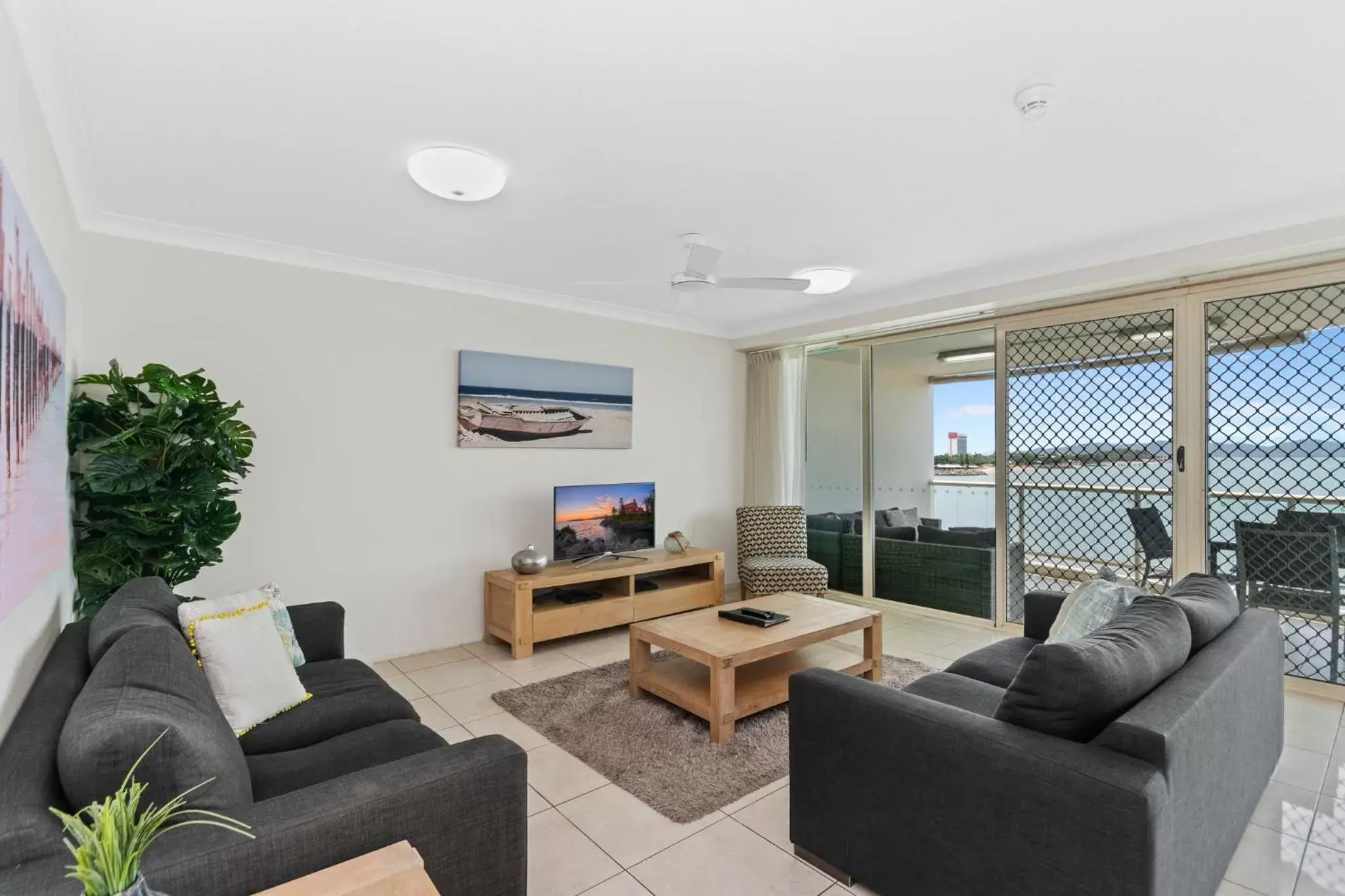 Living room, Seating Area in Mariners North Holiday Apartments