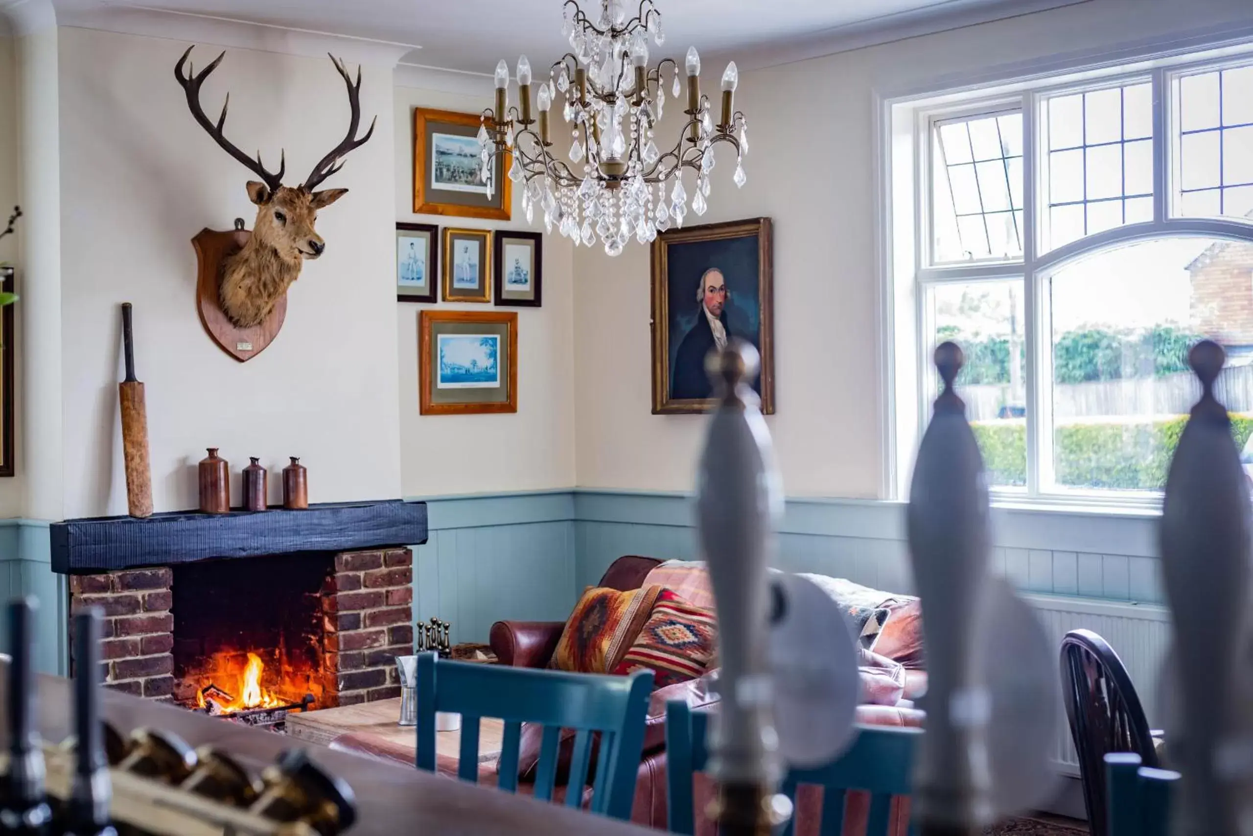 Lounge or bar, Restaurant/Places to Eat in The Cricketers Inn