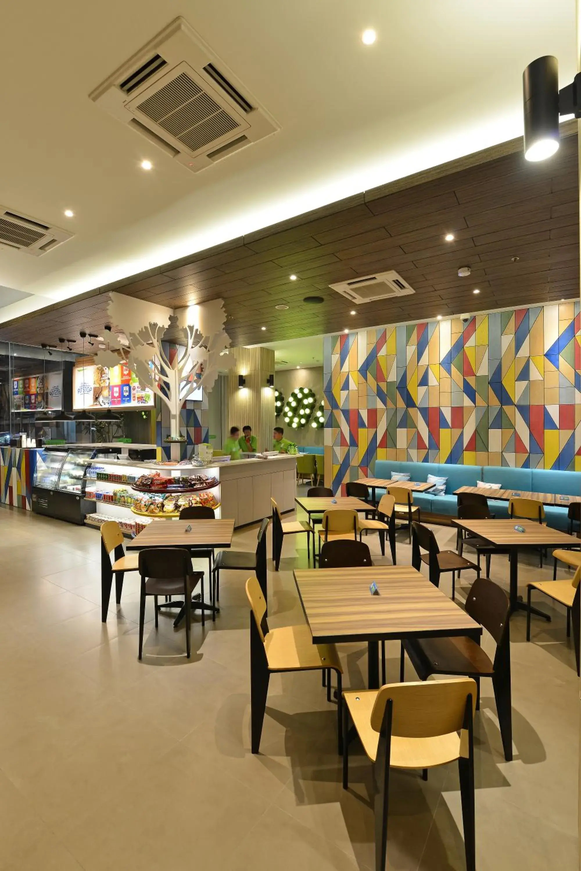 Restaurant/Places to Eat in POP Hotel Pasar Baru Jakarta