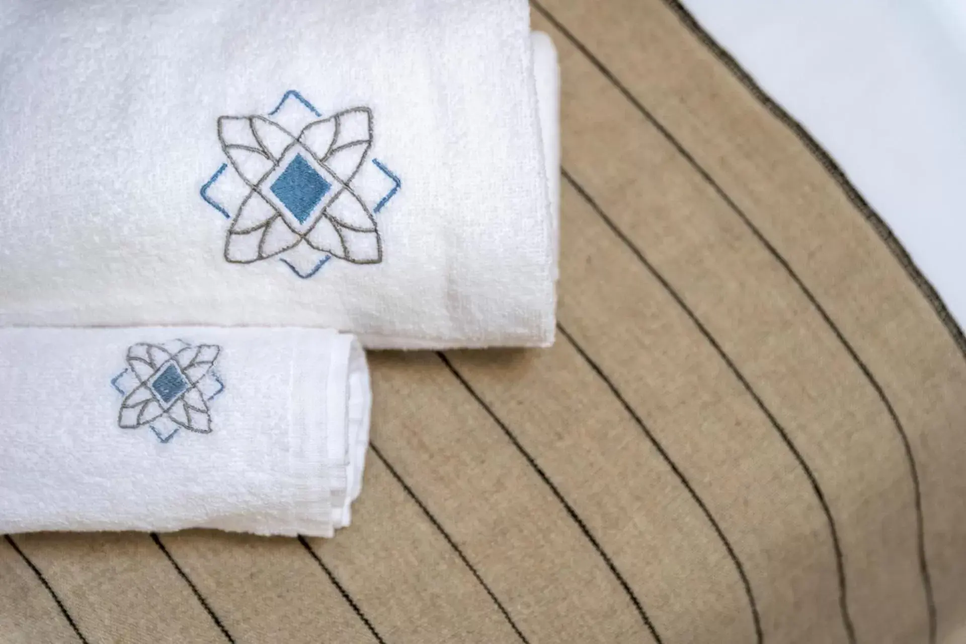 towels, Bed in Camões Apartments