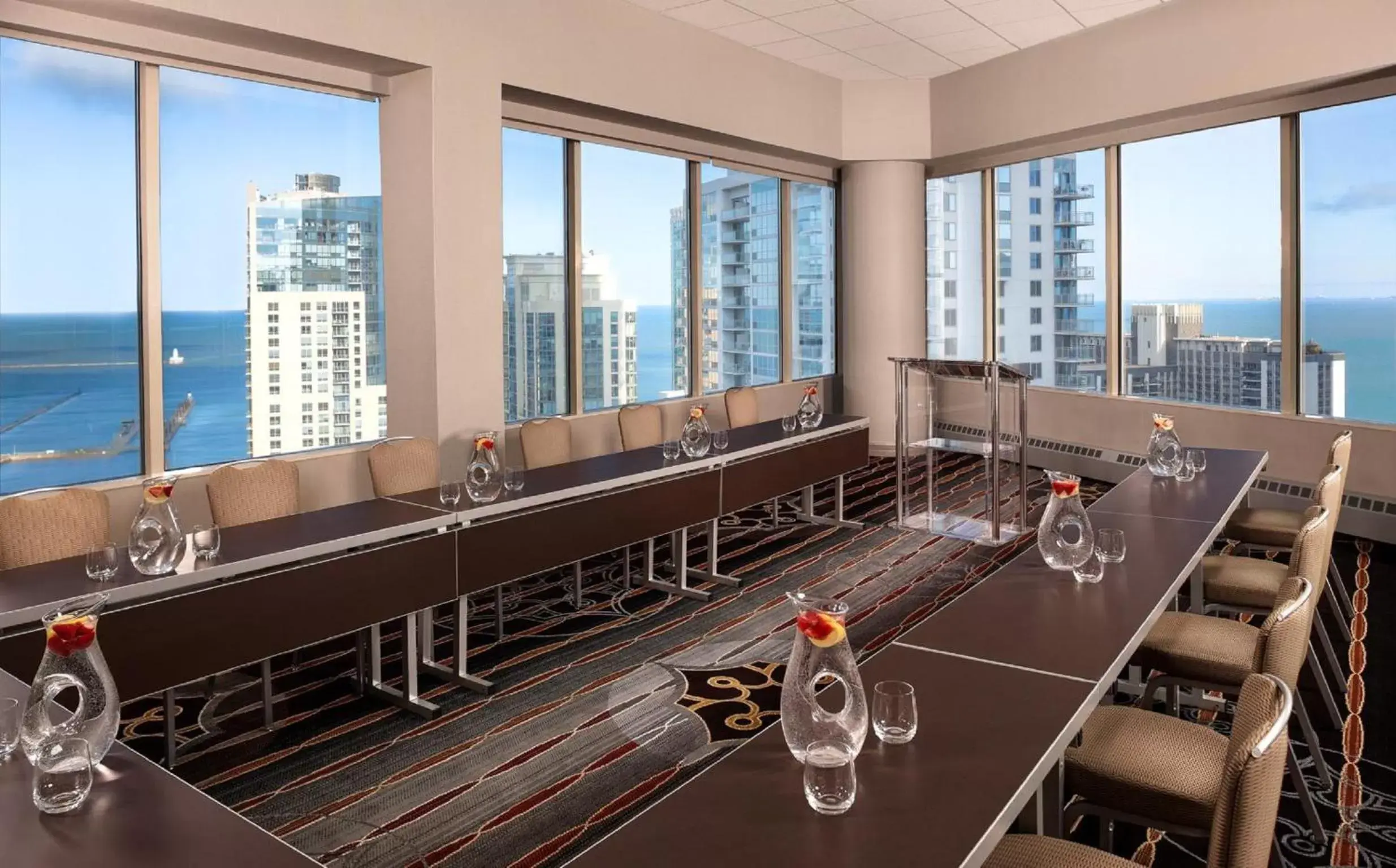 Business facilities in Swissotel Chicago