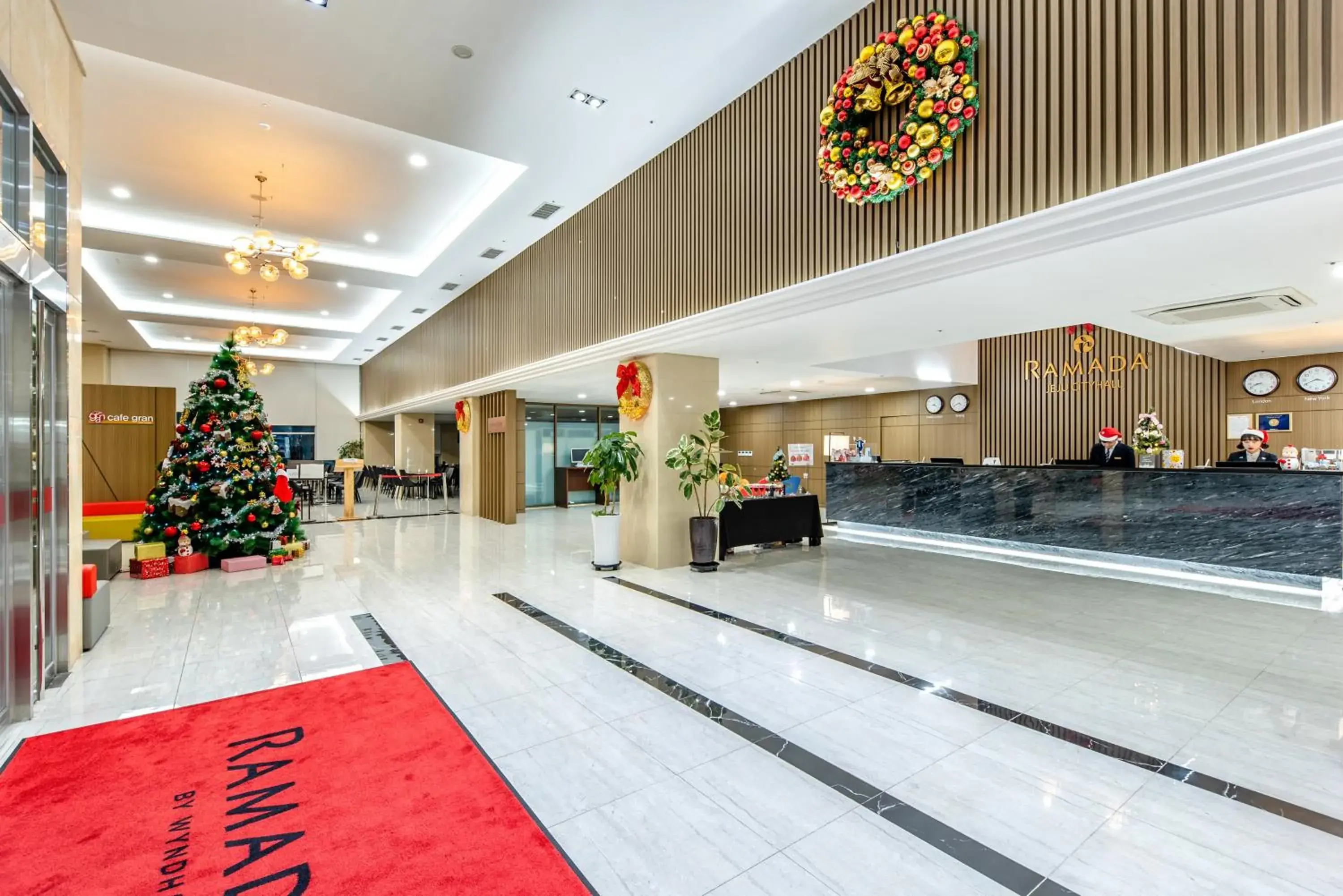 Lobby/Reception in Ramada Jeju City Hall