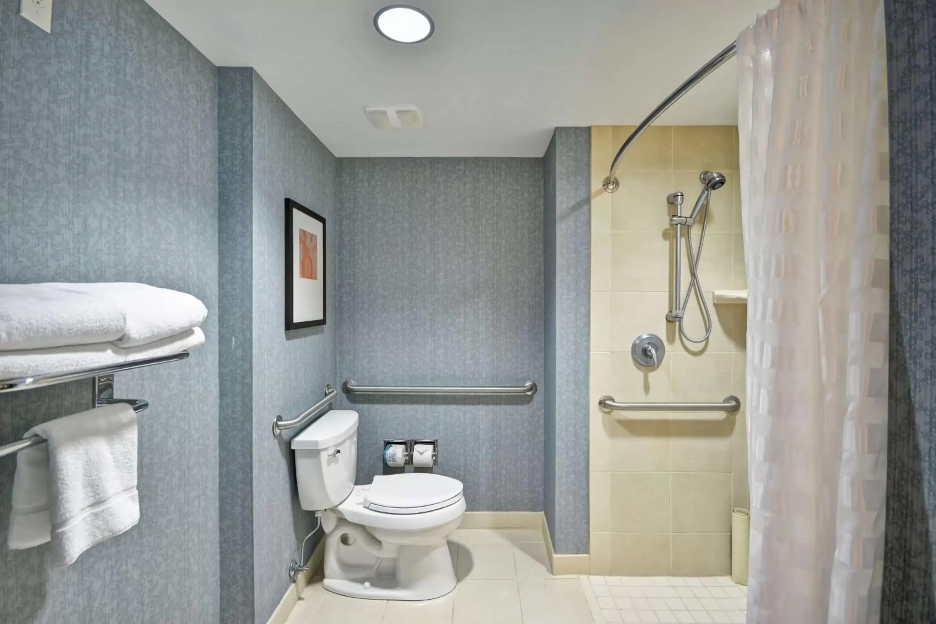 Bathroom in Hyatt Place Chicago/Naperville/Warrenville