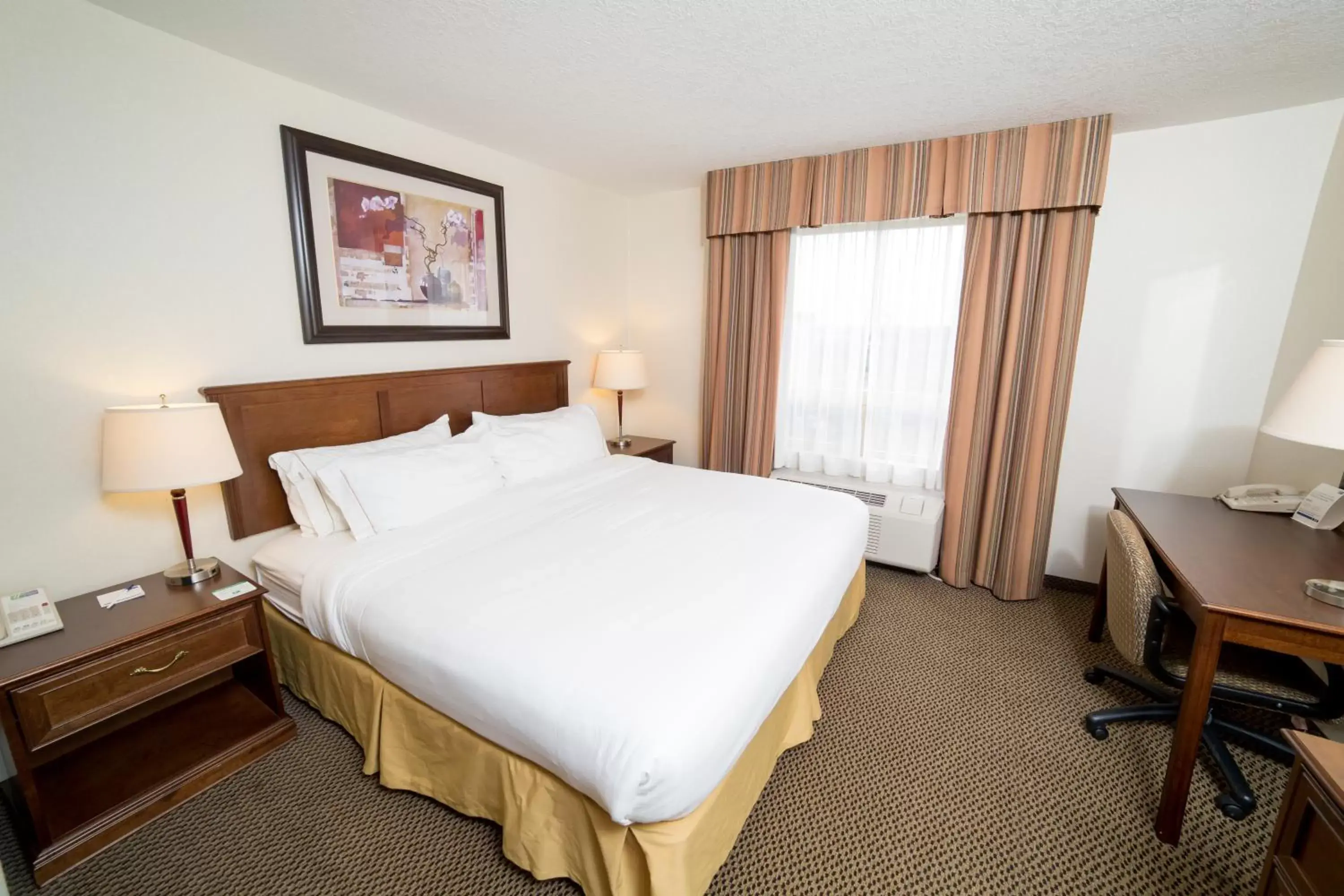 Coffee/tea facilities, Bed in Holiday Inn Express & Suites Drayton Valley, an IHG Hotel