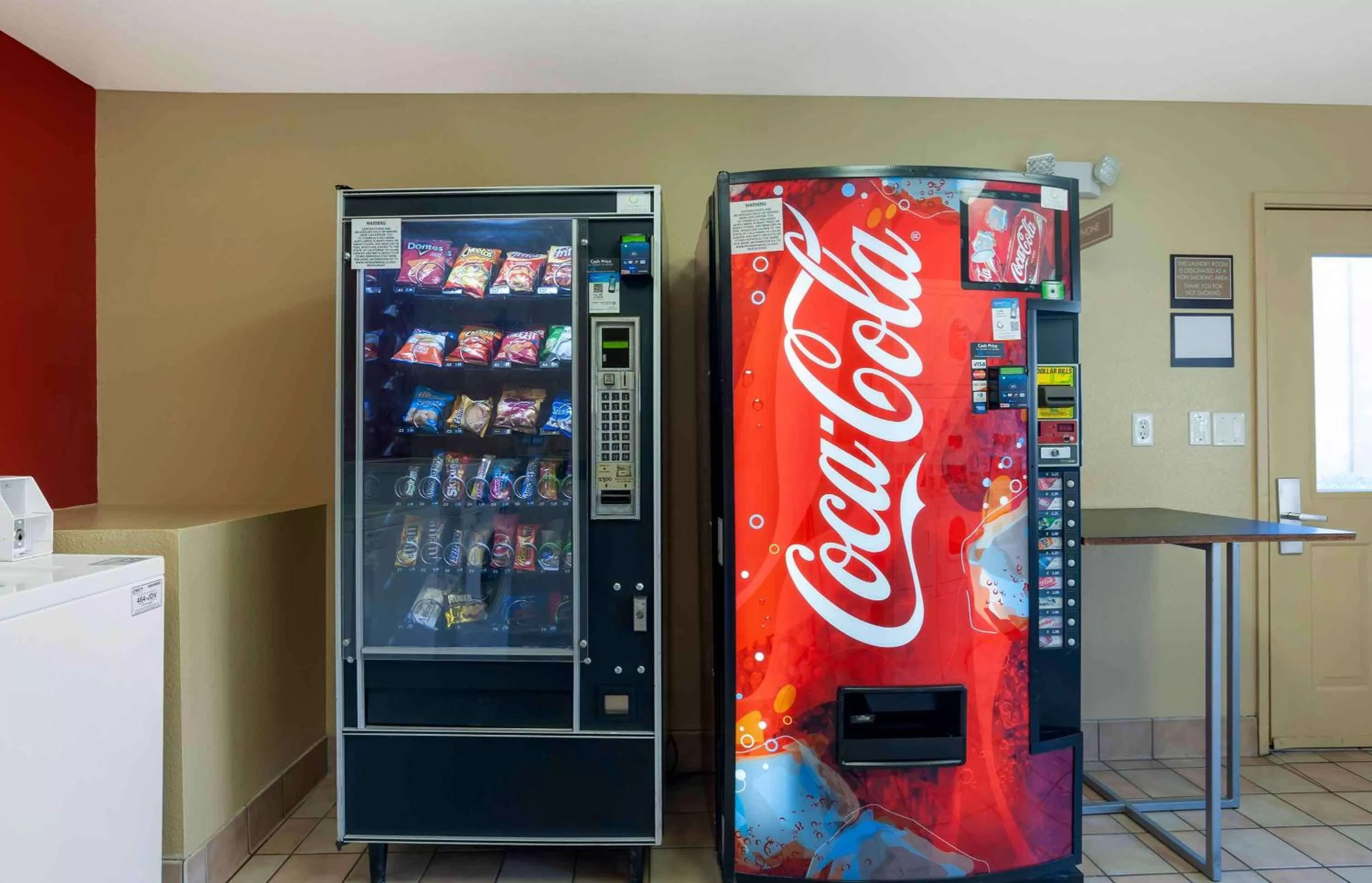 Property building in Extended Stay America Suites - San Diego - Sorrento Mesa